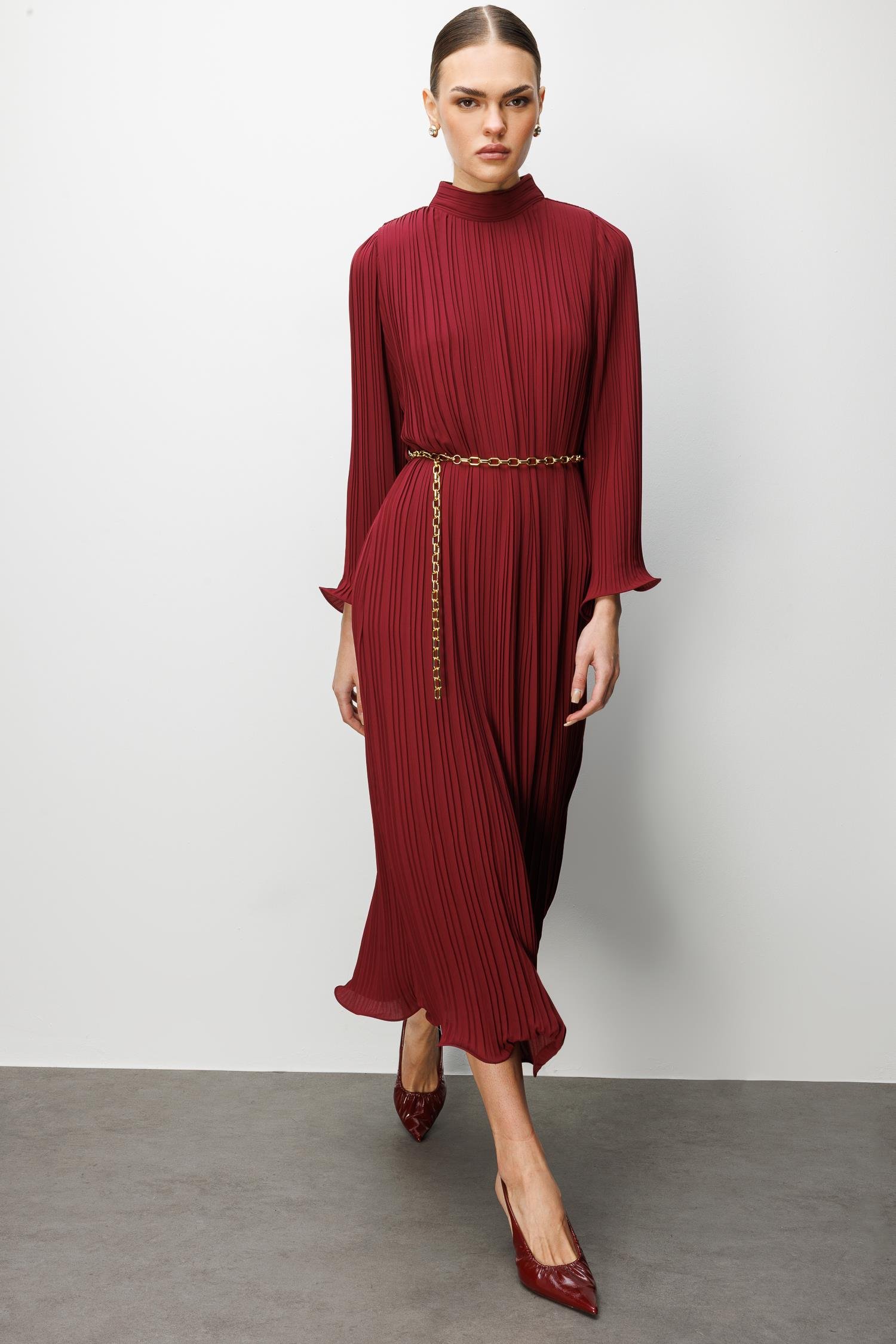 Modailgi  Etek ve Kol Ucu Volanlı Pliseli Zincir Kemerli Midi Boy Elbise Bordo