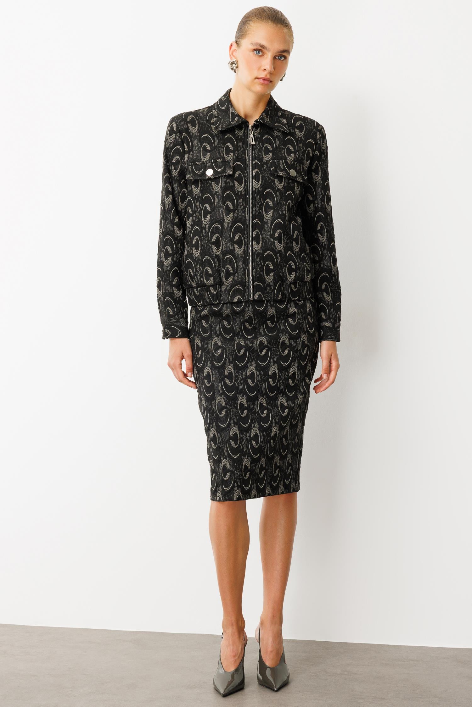 Modailgi  Fermuar Kapamalı Etek Altı Lastikli Kapak Cepli Astarsız Jakar Mont Ceket Gri/Siyah