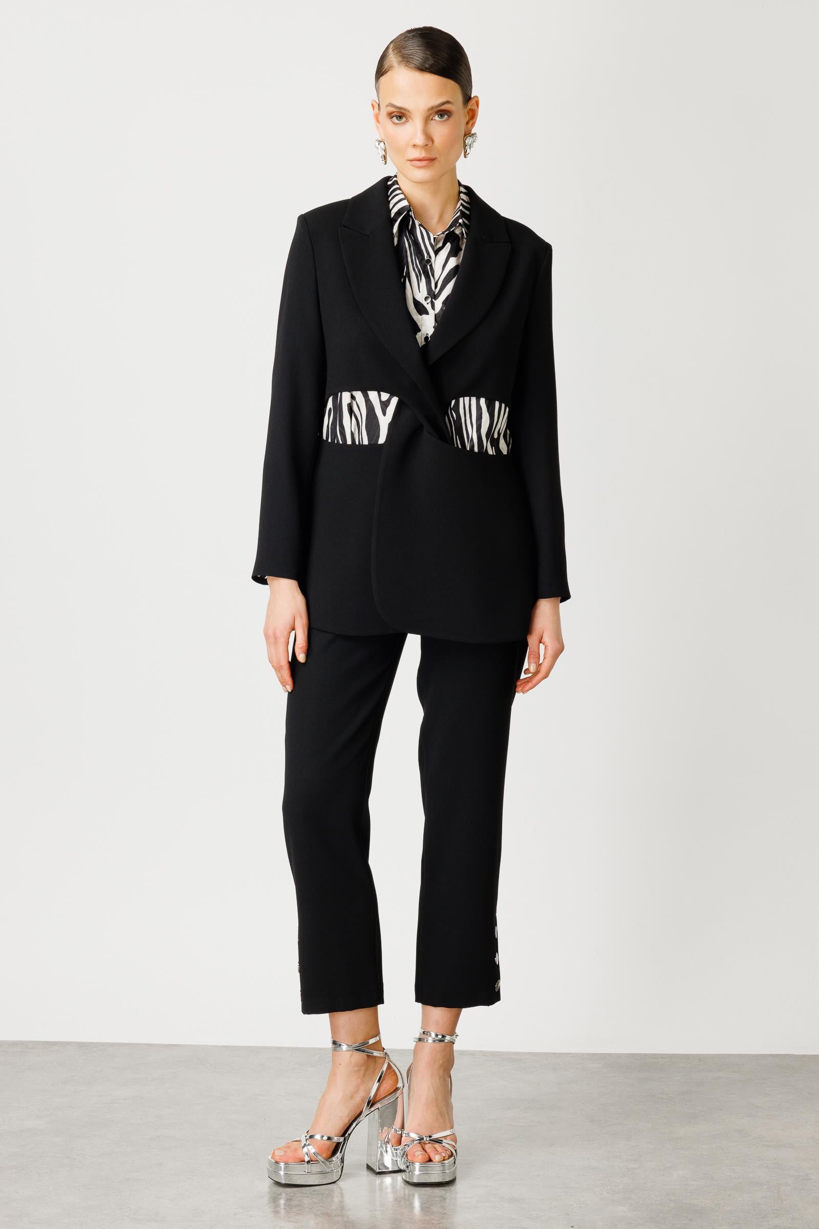 Modailgi  İç İçe Geçmeli Arkası Çıtçıtlı Ceket Siyah