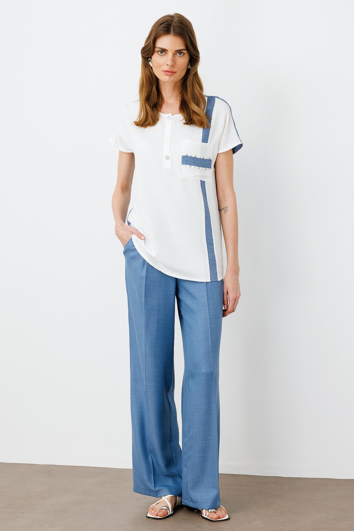 Modailgi  İşleme Detaylı Sıfır Yaka Bluz Ekru/İndigo