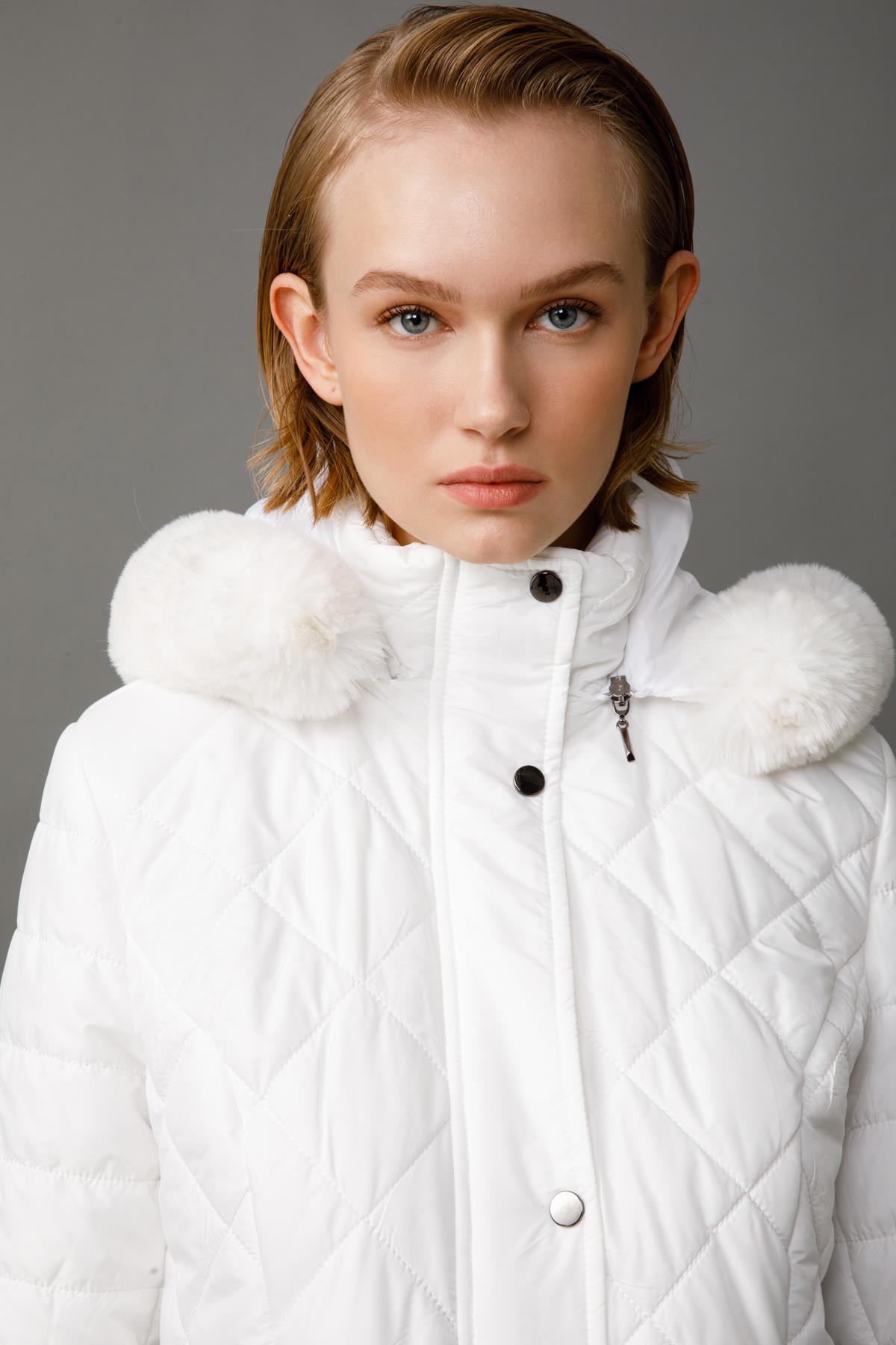 Modailgi  Kapüşonlu Çıtçıtlı Şişme Kaban Beyaz