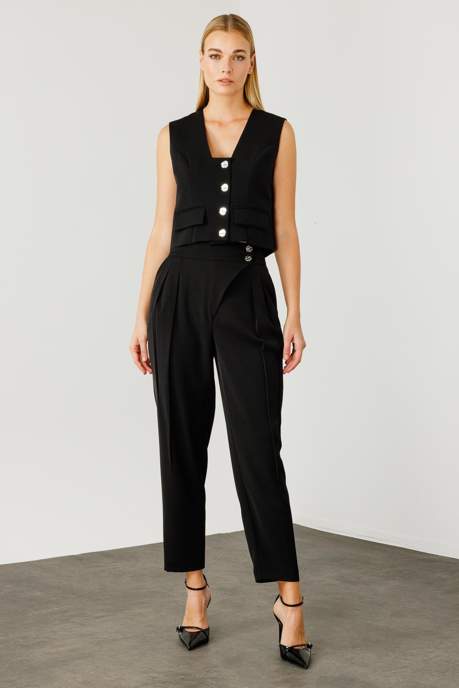 Modailgi  Kare Yaka Kapamalı Yırtmaç ve Kapak Detaylı Kısa Yelek Siyah