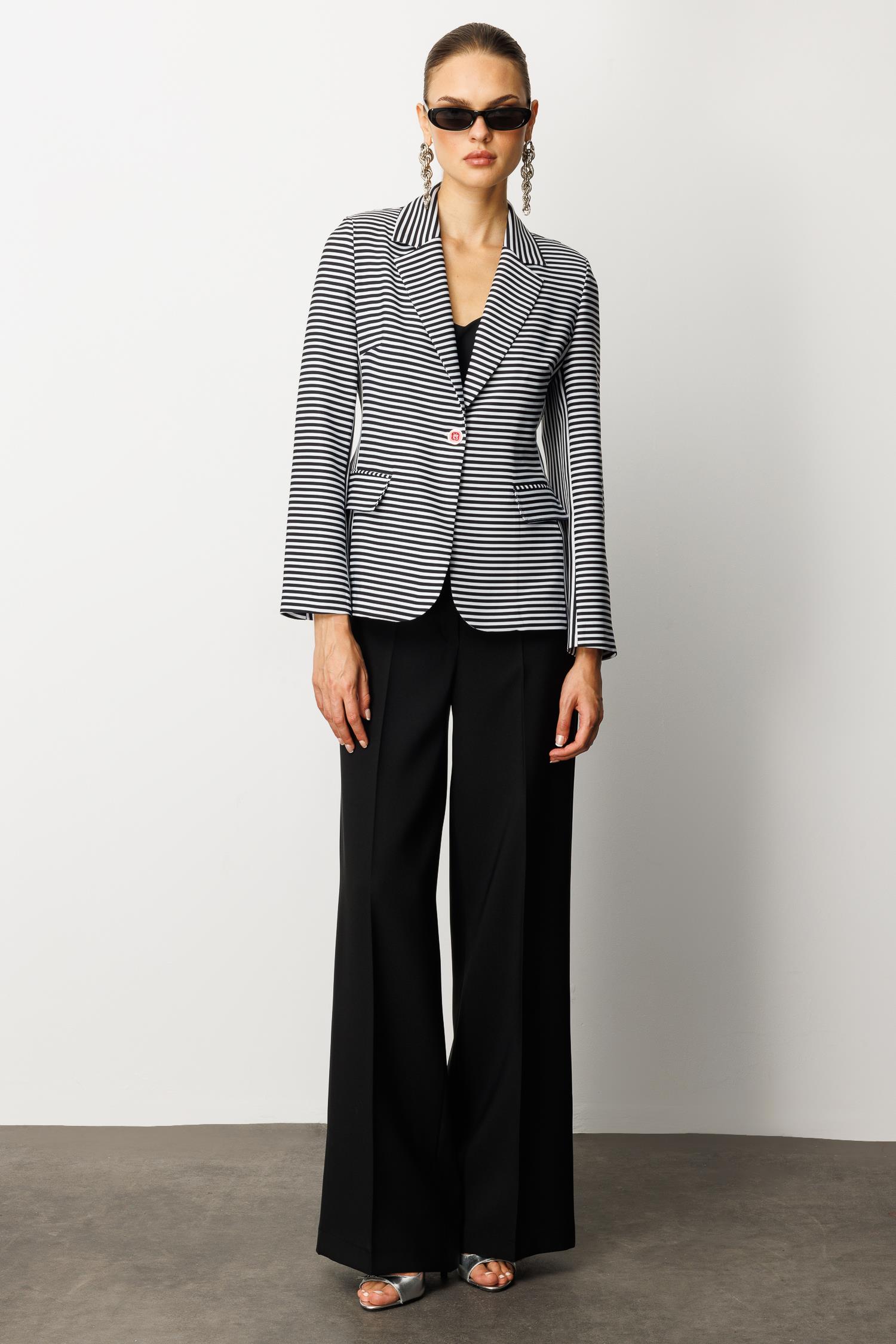 Modailgi  Kelebek Yaka Tek Düğme Kapama File Astar Çizgili Ceket Siyah