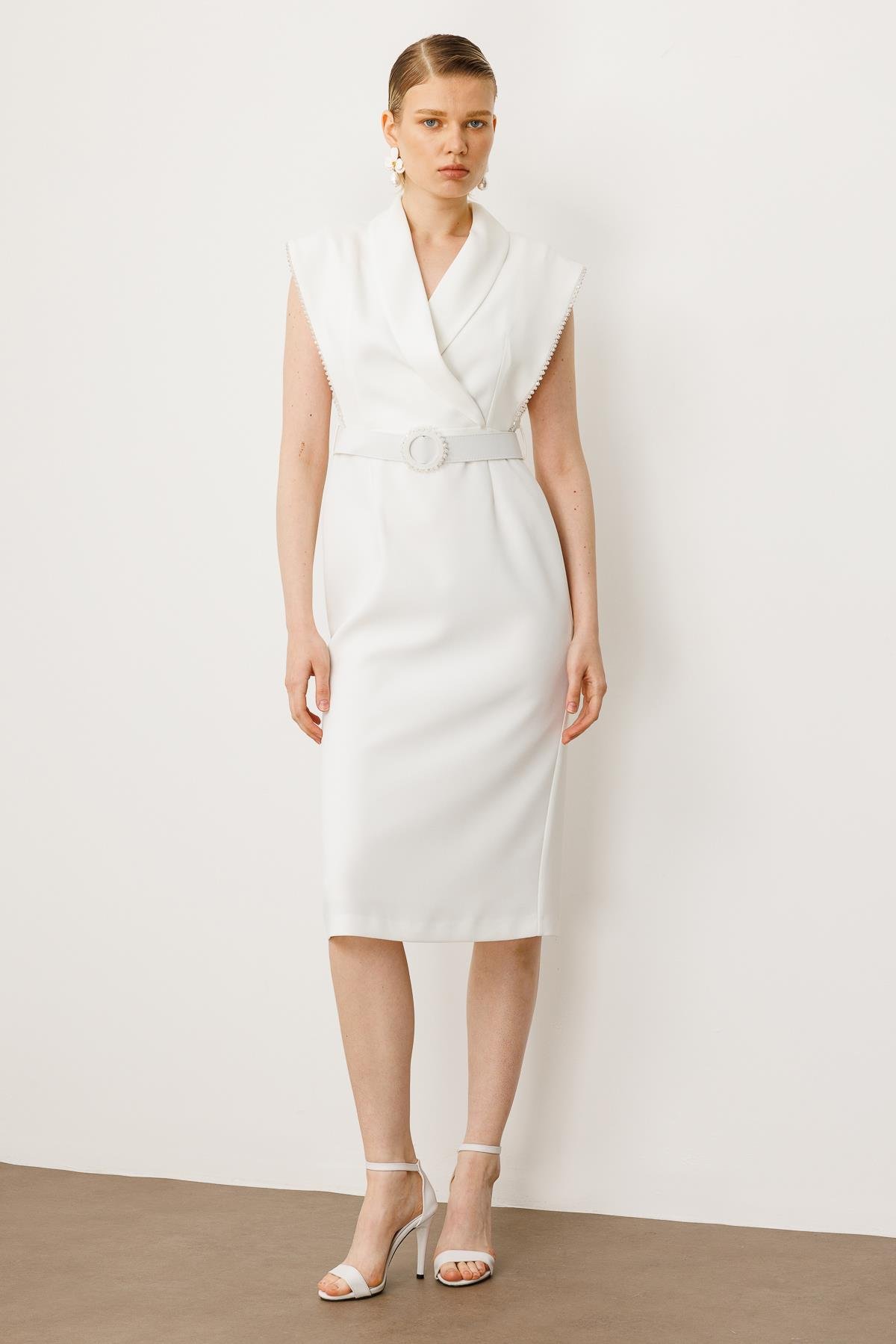 Modailgi  Kol Ağzı Boncuk Aksesuar Detaylı Elbise Ekru