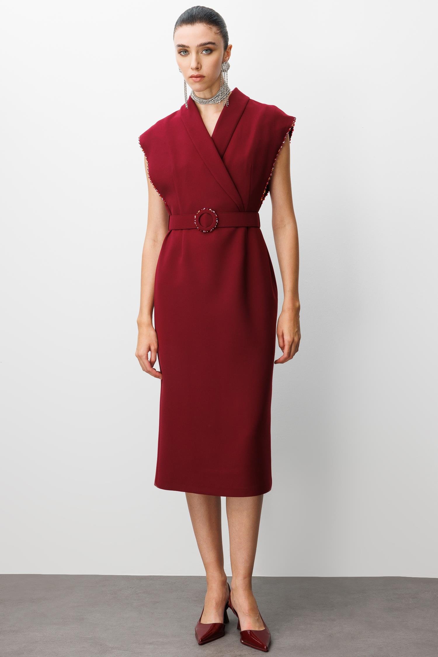 Modailgi  Kol Ağzı Boncuk Aksesuar Detaylı Elbise Bordo