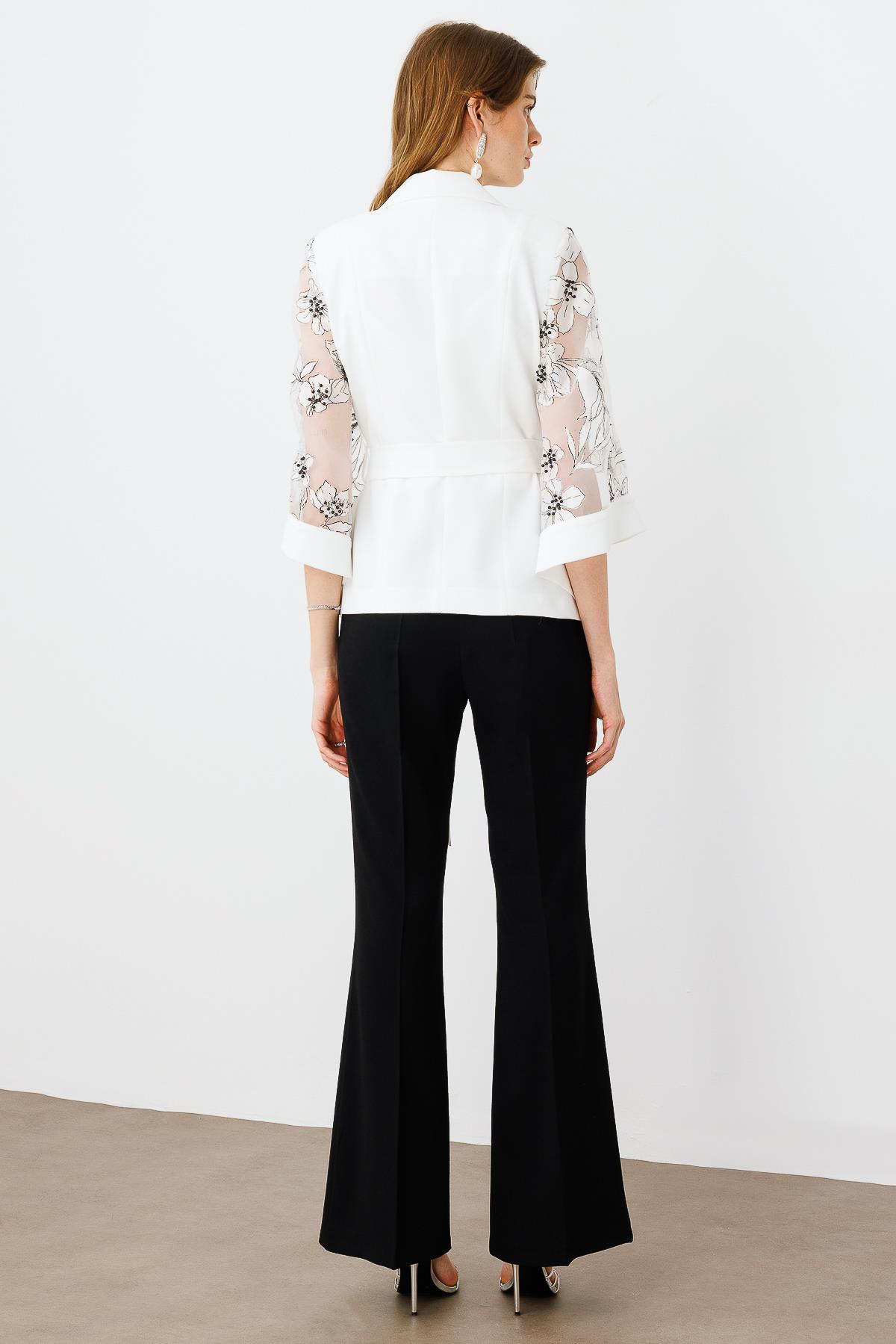 Modailgi  Kolları Evaze Çiçek Desenli Taş İşlemeli Kısa Ceket Ekru