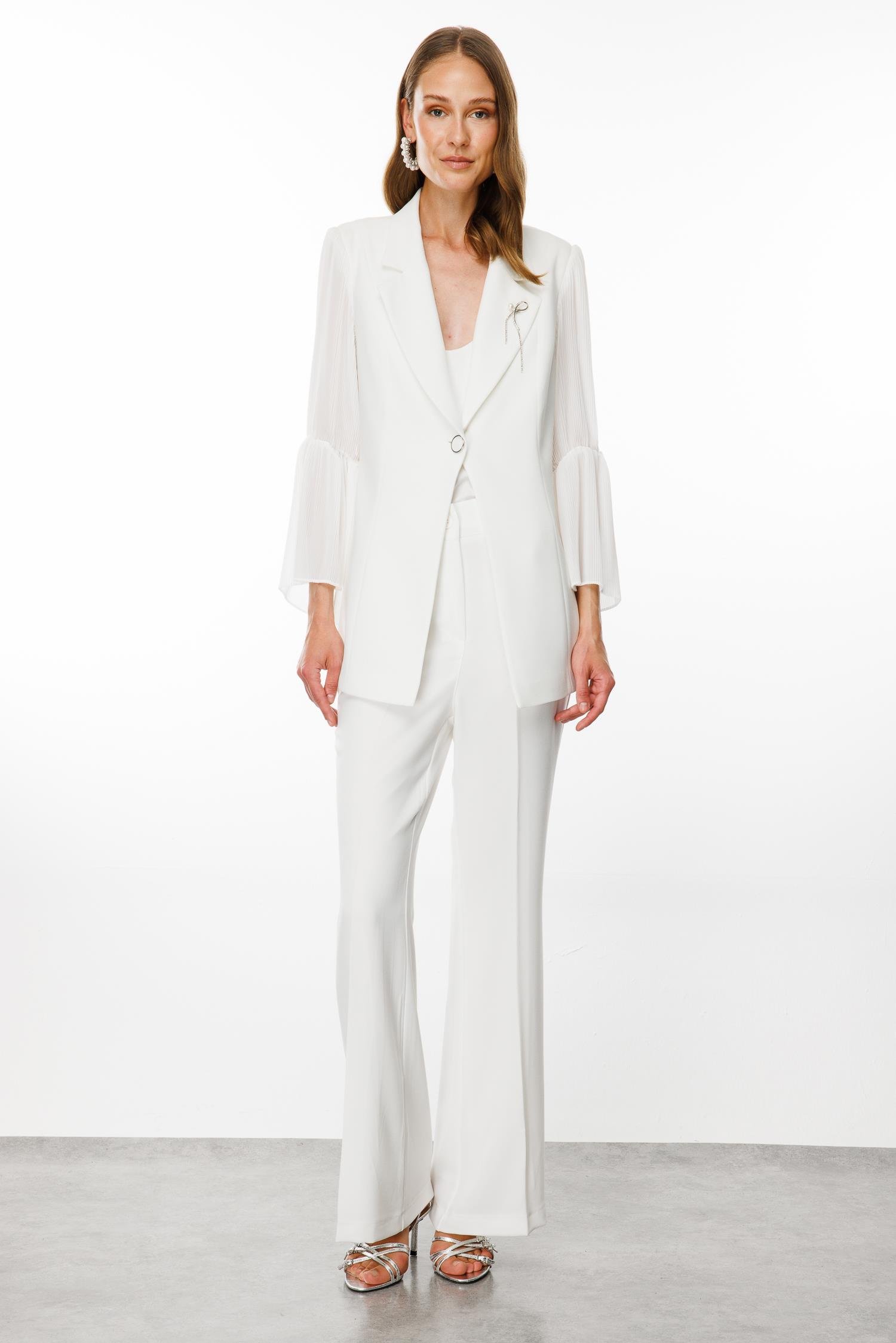 Modailgi  Kolları Piliseli Yakası Broşlu Ceket Ekru