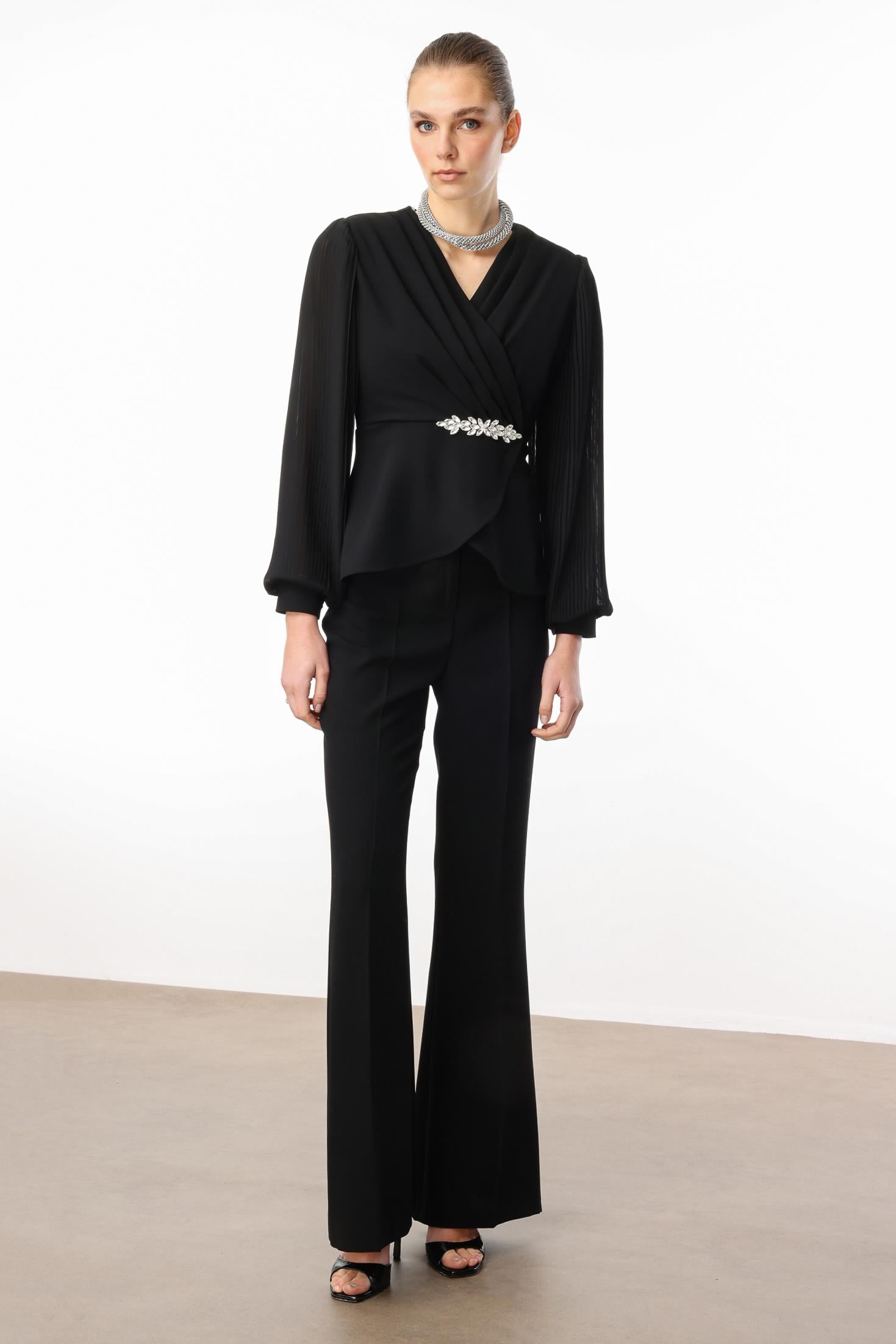 Modailgi  Kolları Pliseli Aksesuarlı Bluz - 40078 Siyah