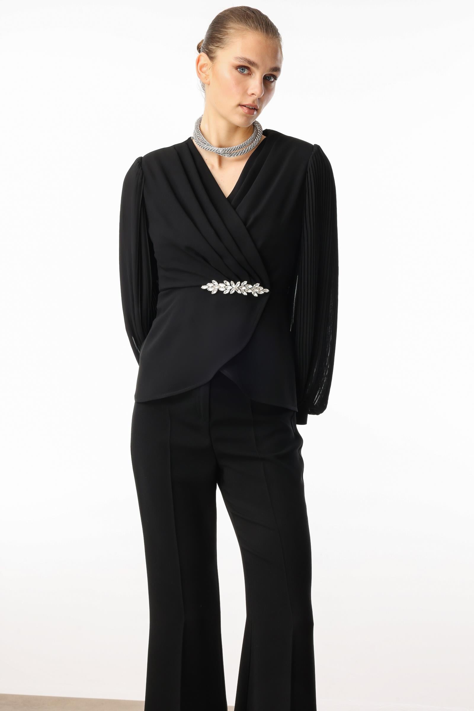 Modailgi  Kolları Pliseli Aksesuarlı Bluz - 40078 Siyah