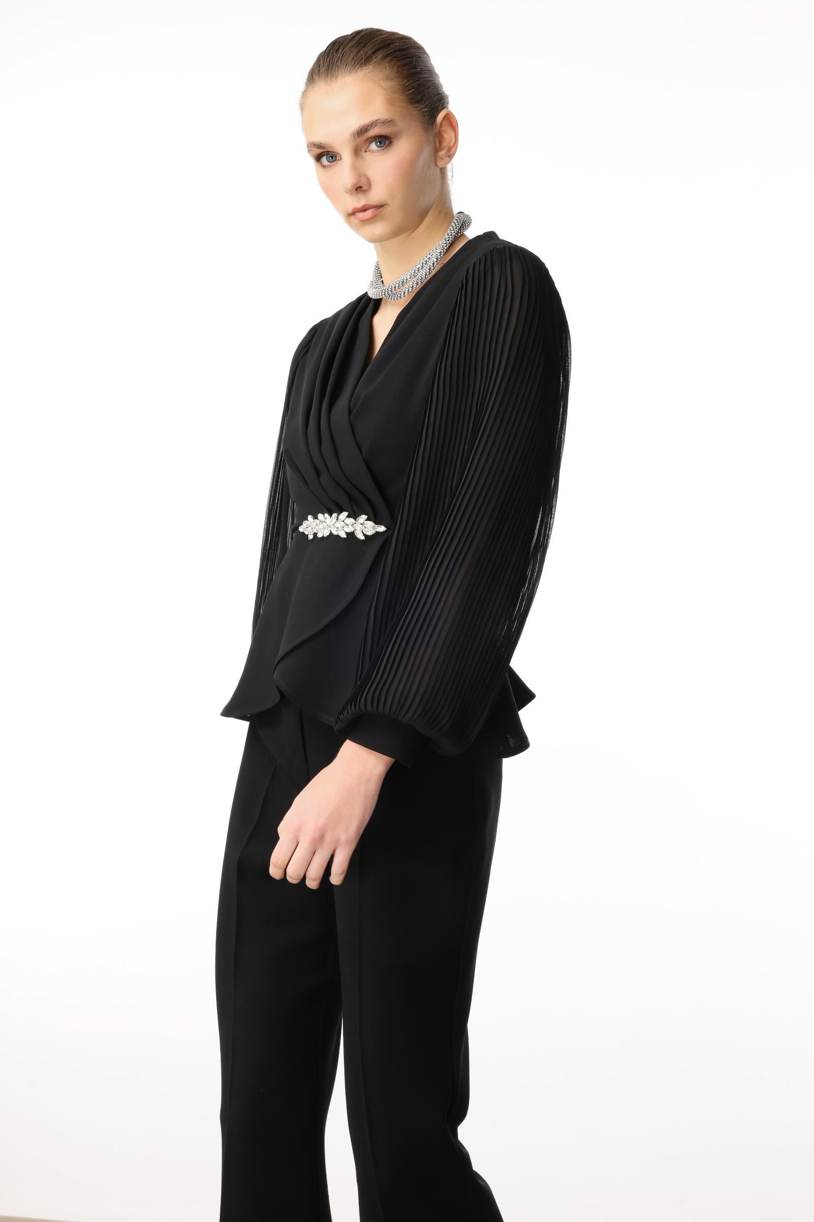 Modailgi  Kolları Pliseli Aksesuarlı Bluz - 40078 Siyah