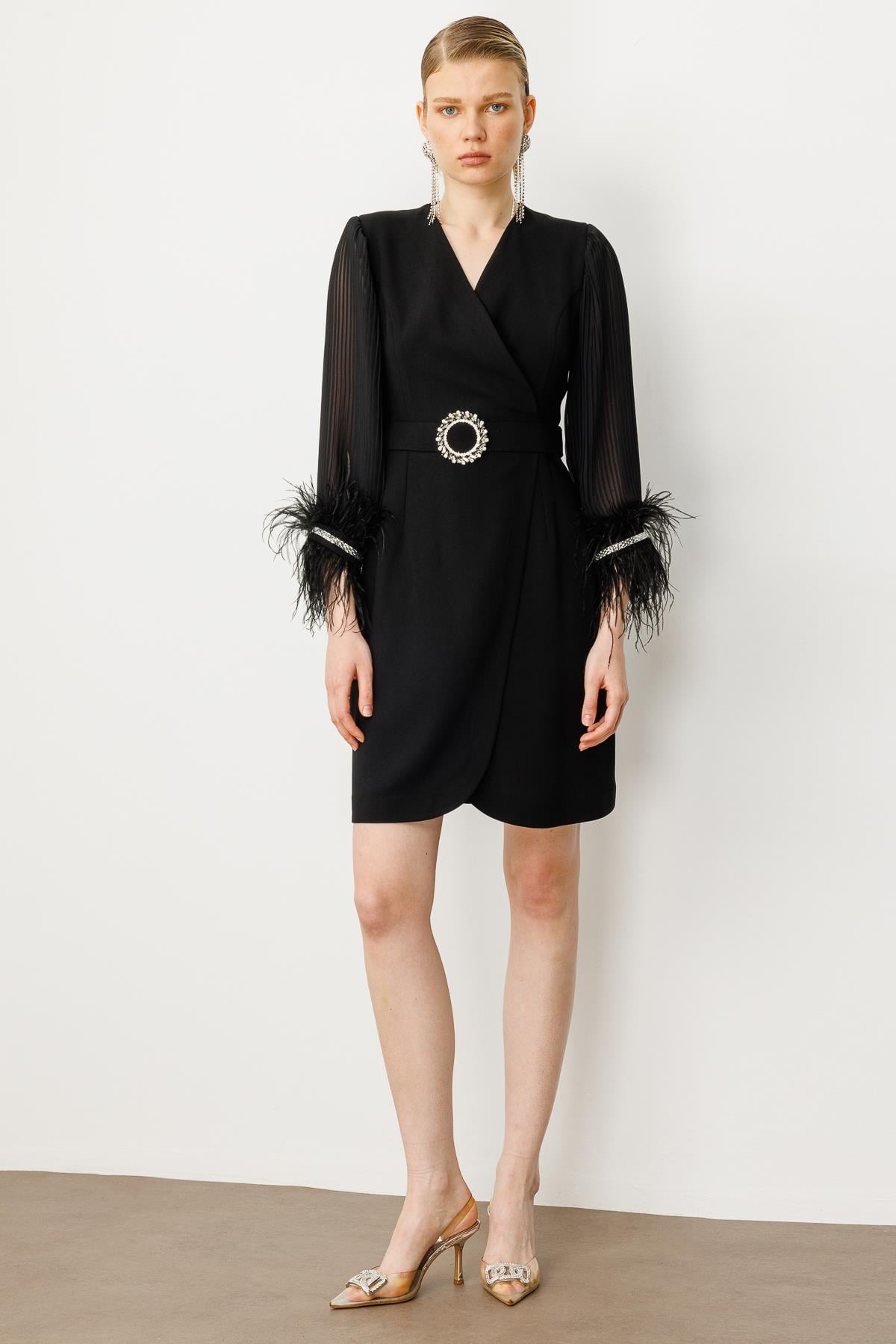 Modailgi  Kolları Pliseli Manşeti Otrisli Kısa Elbise Siyah