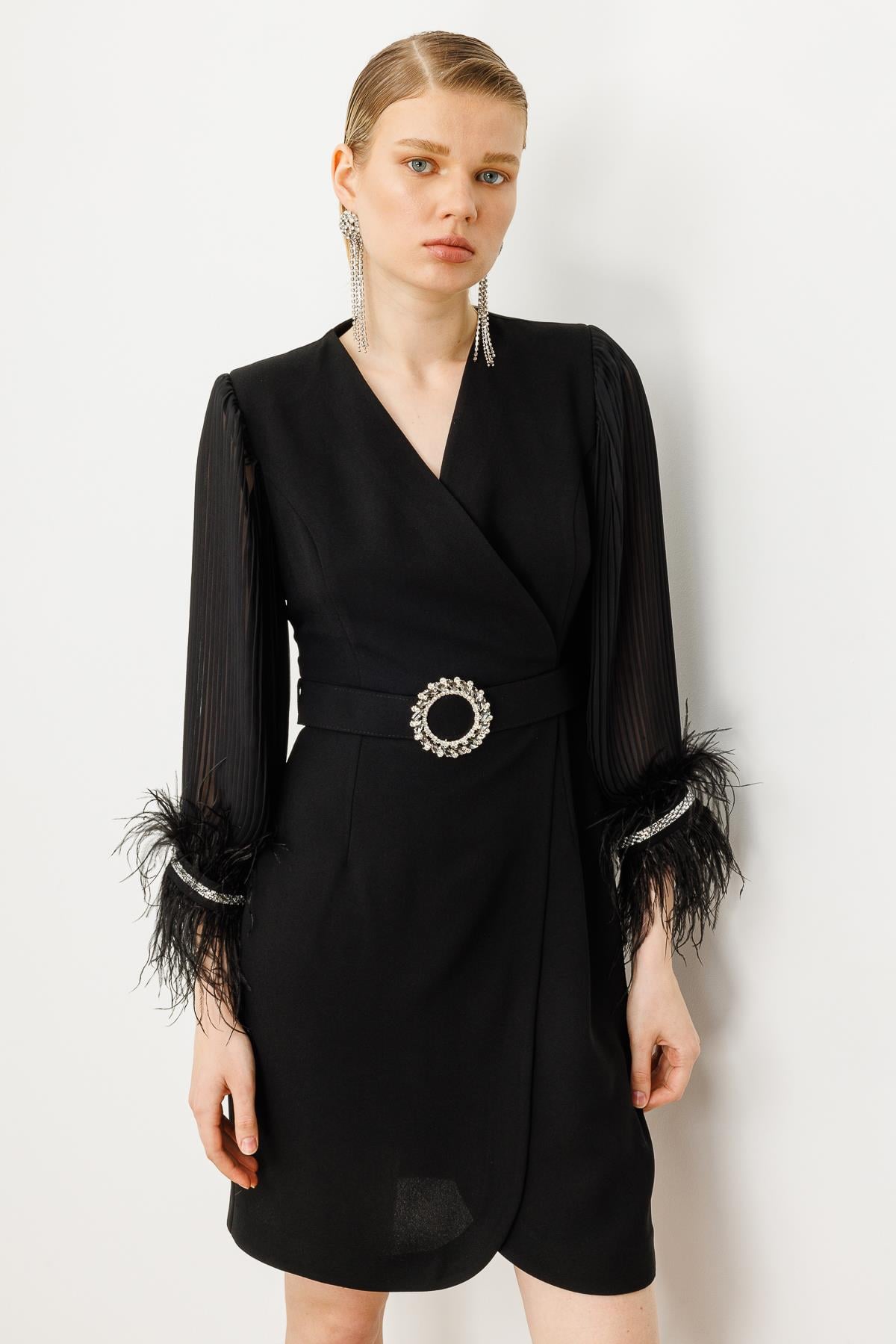 Modailgi  Kolları Pliseli Manşeti Otrisli Kısa Elbise Siyah