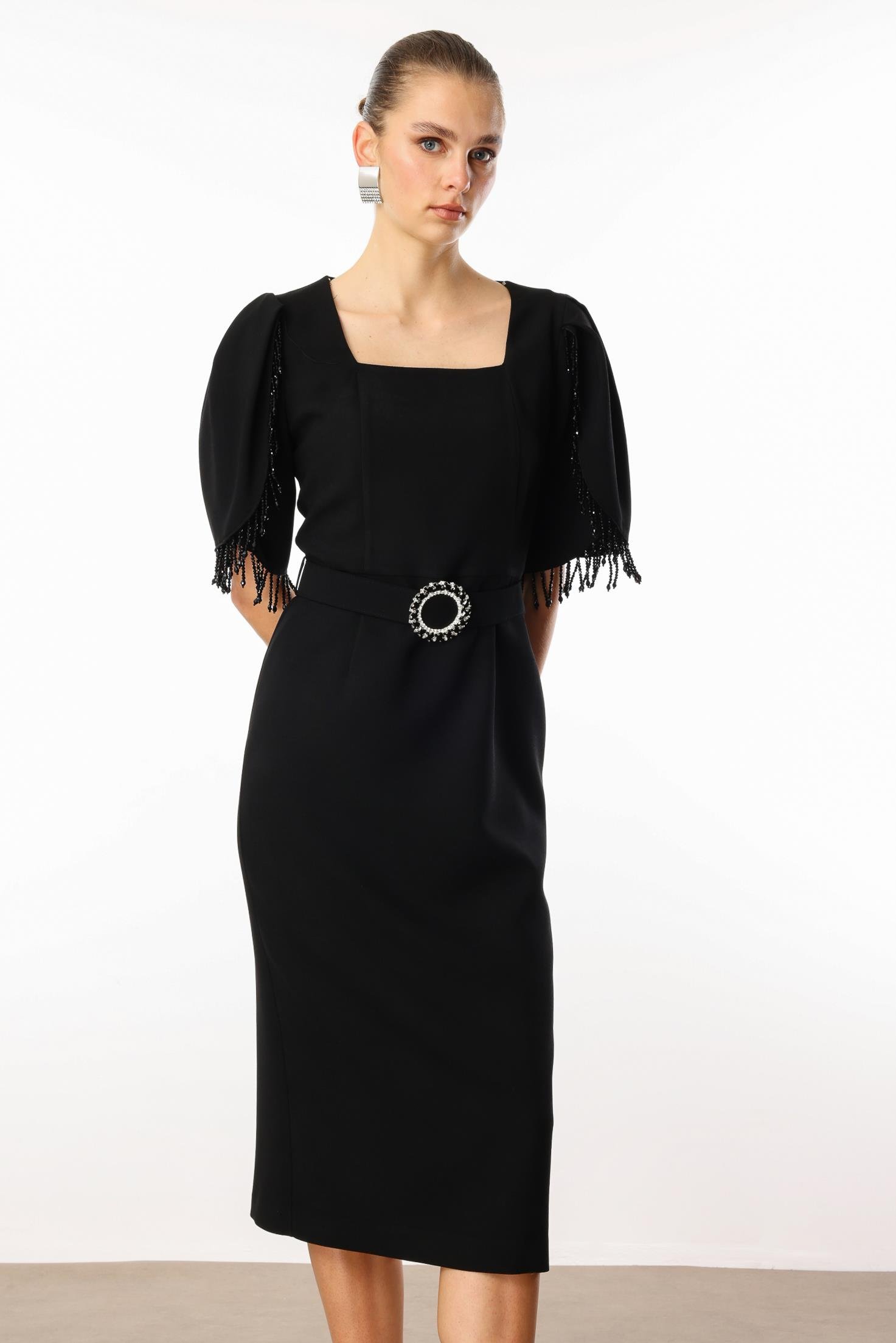 Modailgi  Kolları Şerit Boncuk Aksesuarlı Elbise Siyah