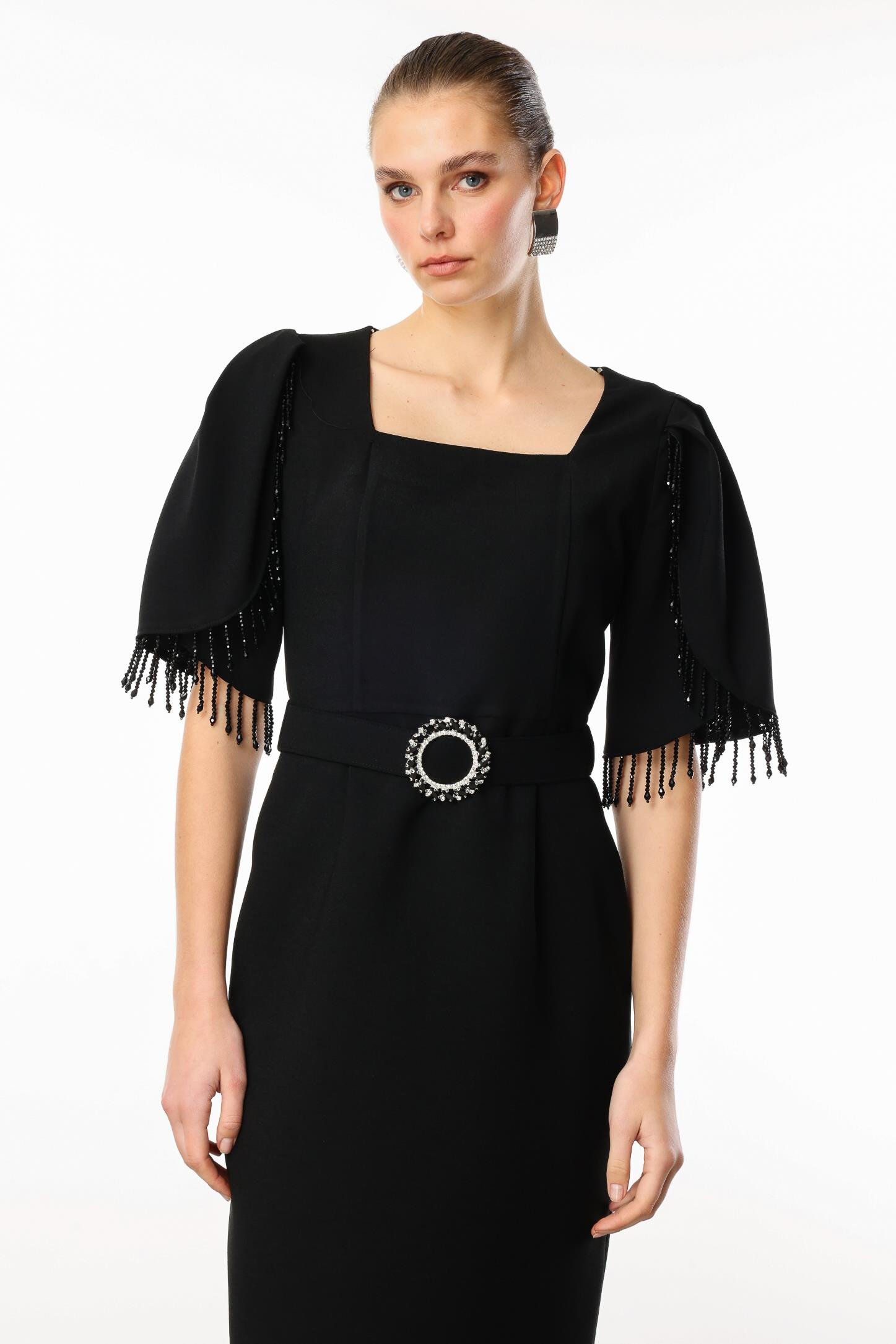 Modailgi  Kolları Şerit Boncuk Aksesuarlı Elbise Siyah