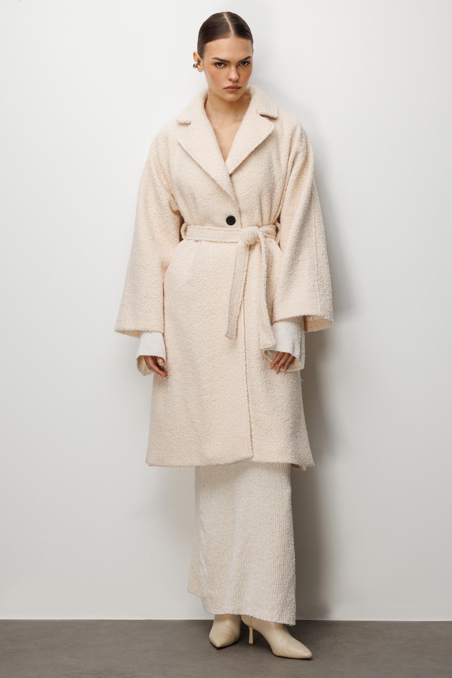 Modailgi  Kuşaklı Tek Düğmeli Buklet Kaban Bej