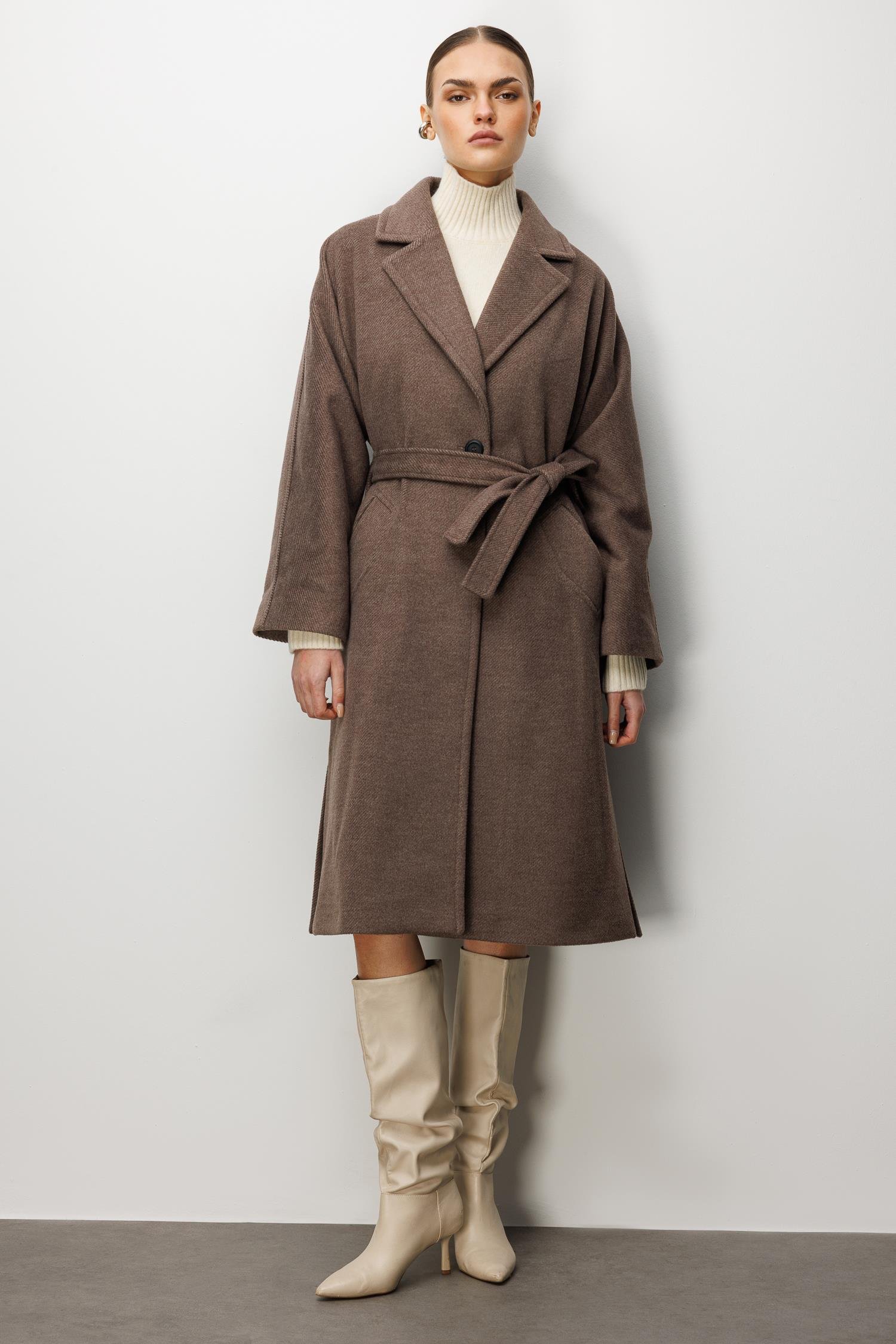 Modailgi  Kuşaklı Tek Düğmeli Diyagonal Çizgili Kaşe Kaban Kahve