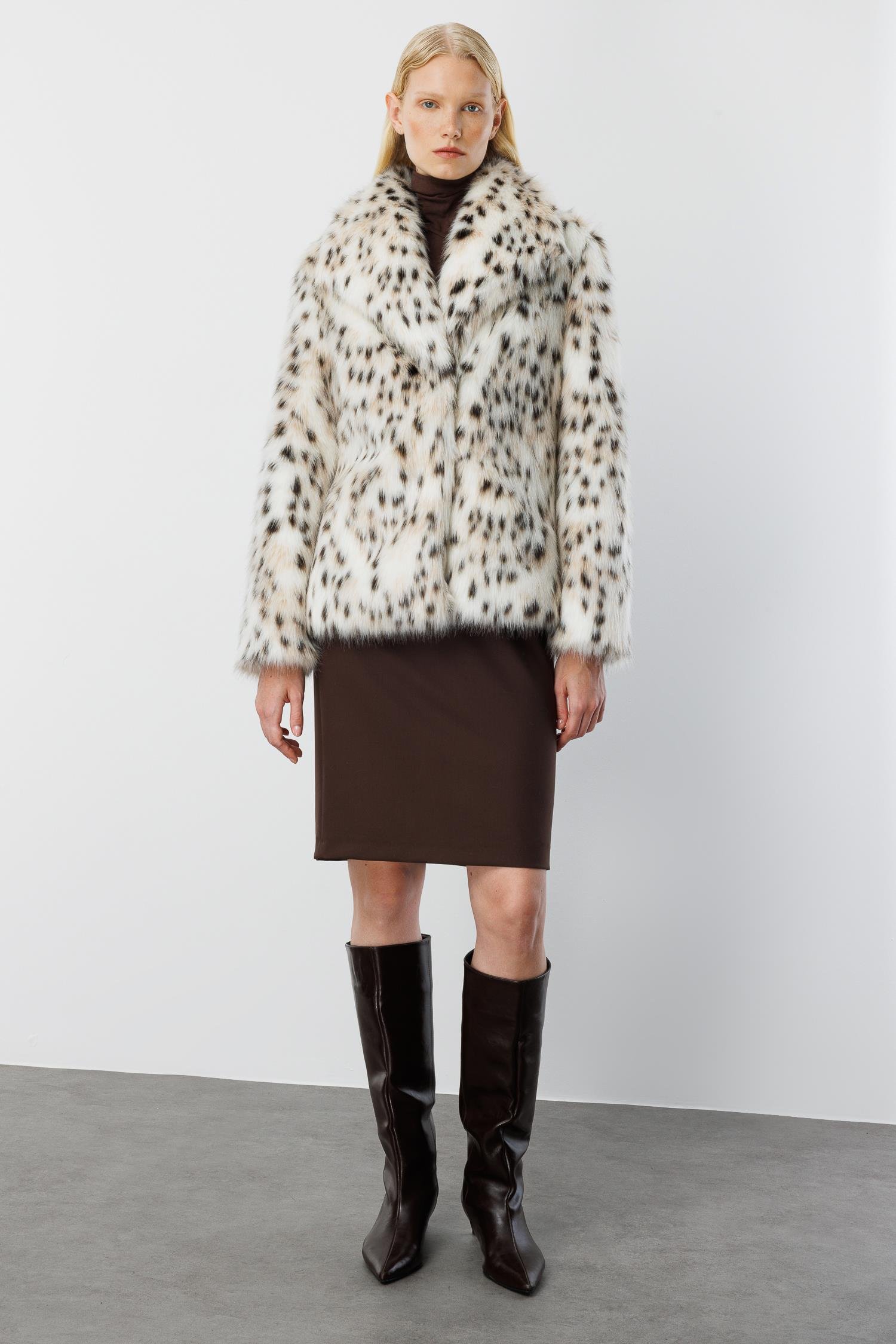 Modailgi  Mendil Yaka Leopar Desen Alcantara Kaban Orijinal