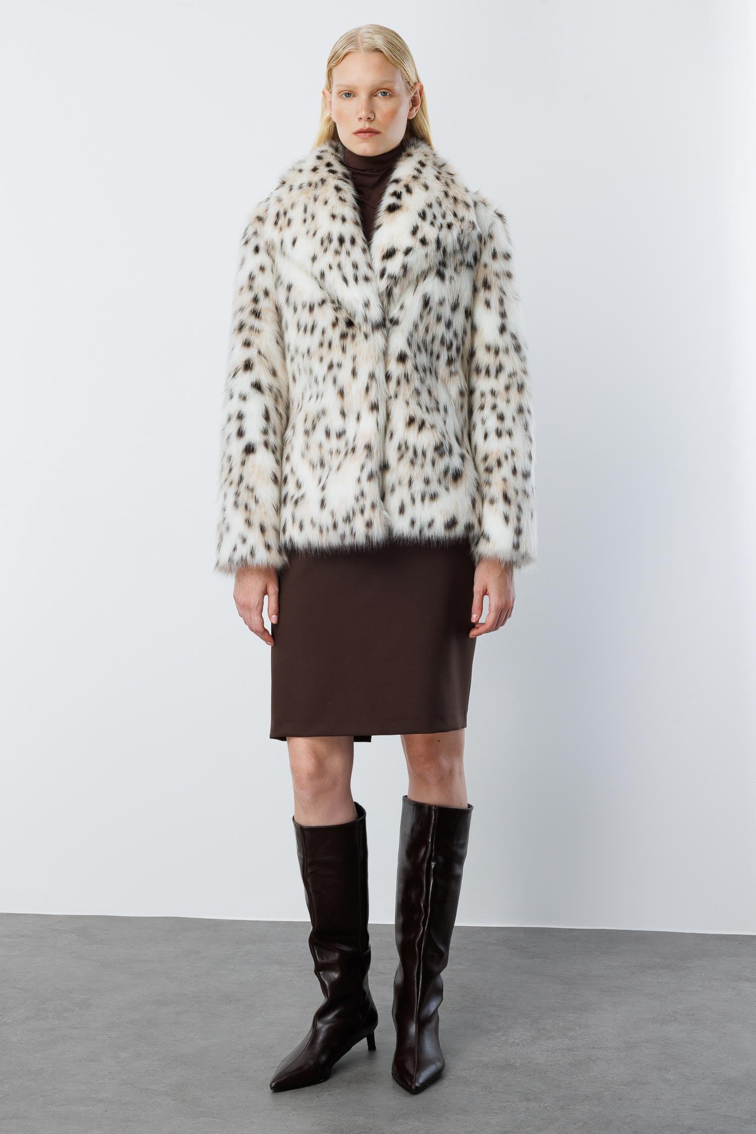 Modailgi  Mendil Yaka Leopar Desen Alcantara Kaban Orijinal