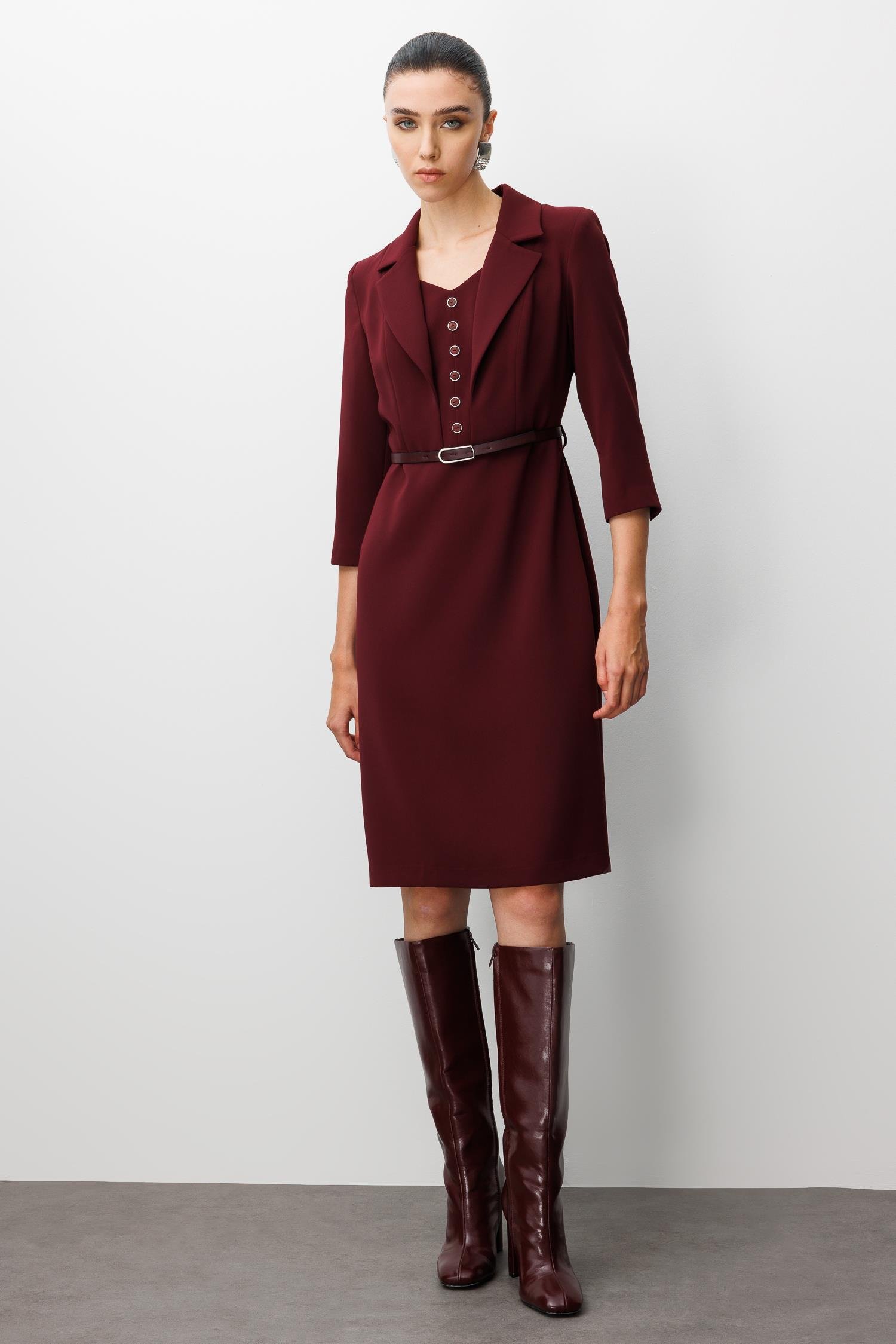 Modailgi  Mono Yaka Beli Kesik Ve Kemer Aksesuarlı Truvakar Kol Elbise Bordo