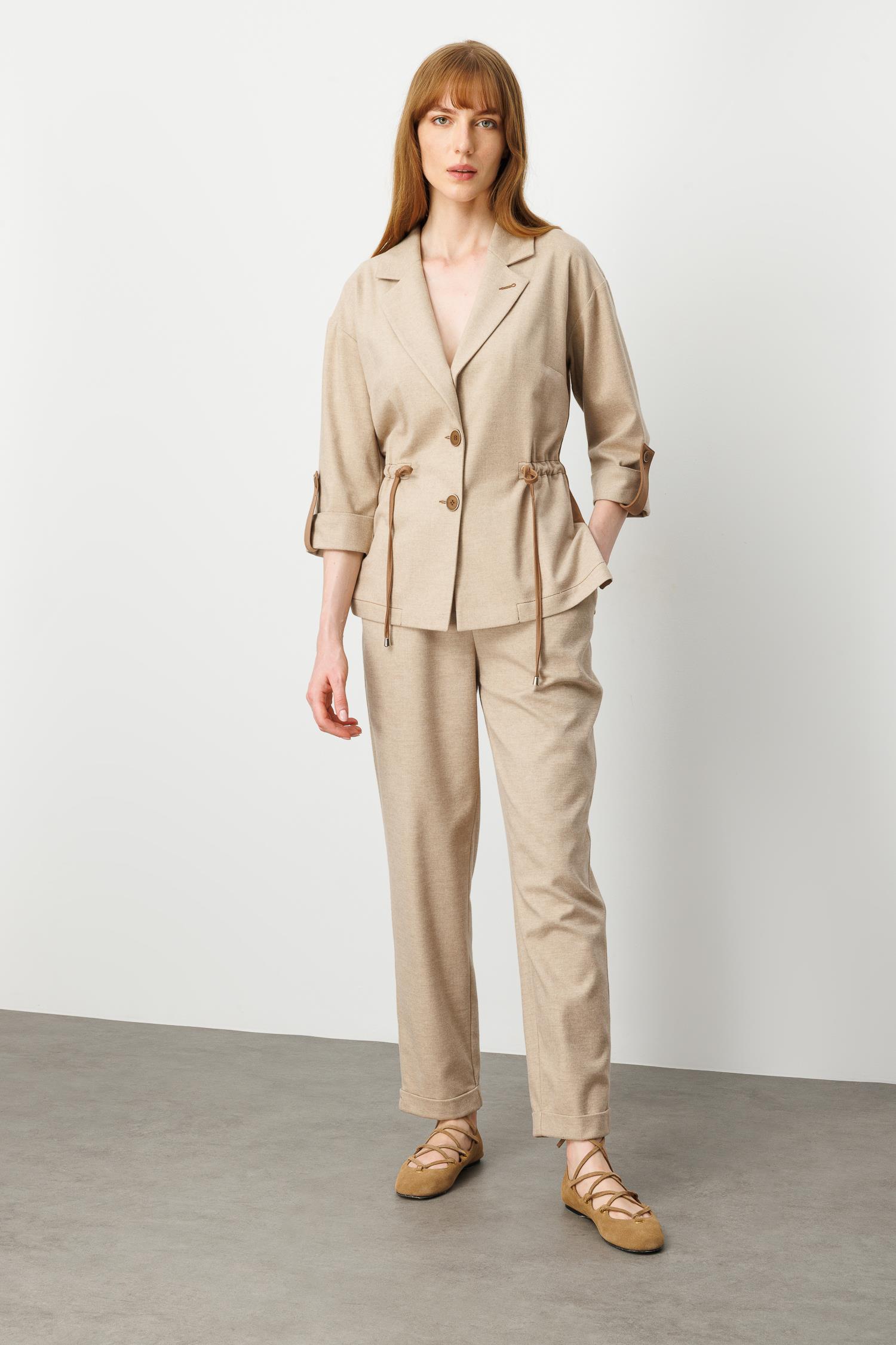 Modailgi  Mono Yaka Duble Kol Apoletli Kumaş Garni Detaylı Astarsız Ceket - 40047 Vizon