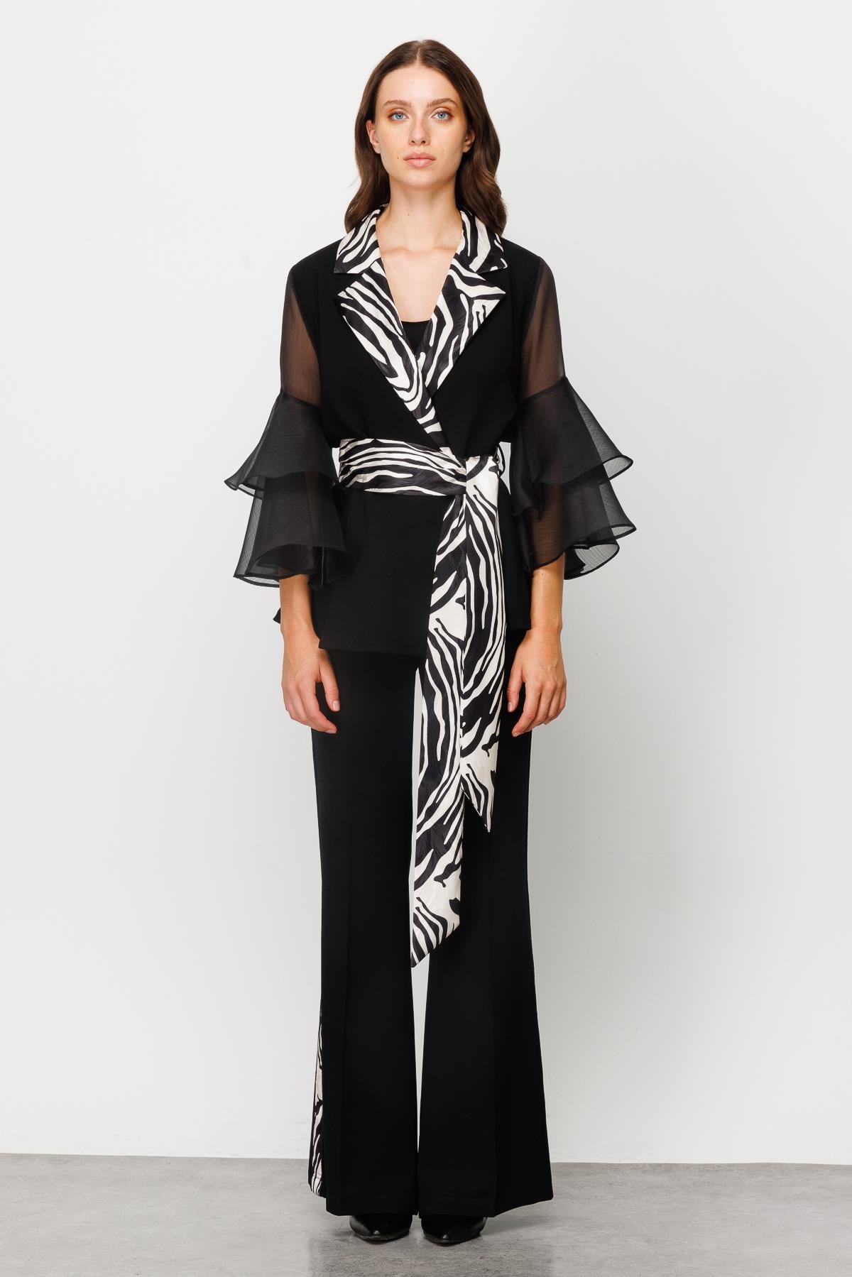 Modailgi  Zebra Desenli Kolları Volanlı Gömlek Siyah