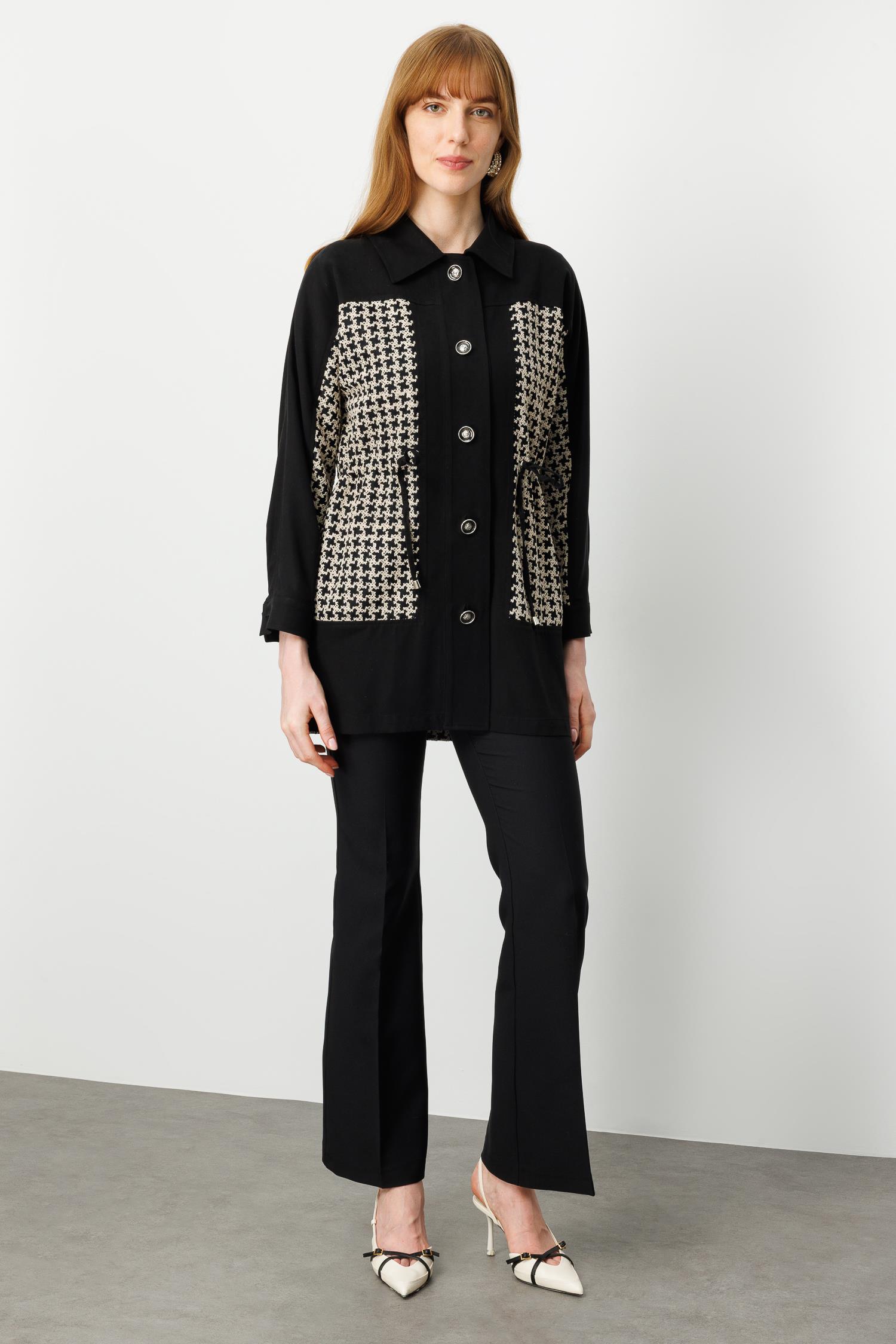 Modailgi  Nakışlı Kumaş İle Garni Detaylı Belde Tünel Bağcıklı Bedeni Kesikli Tunik Kap Siyah