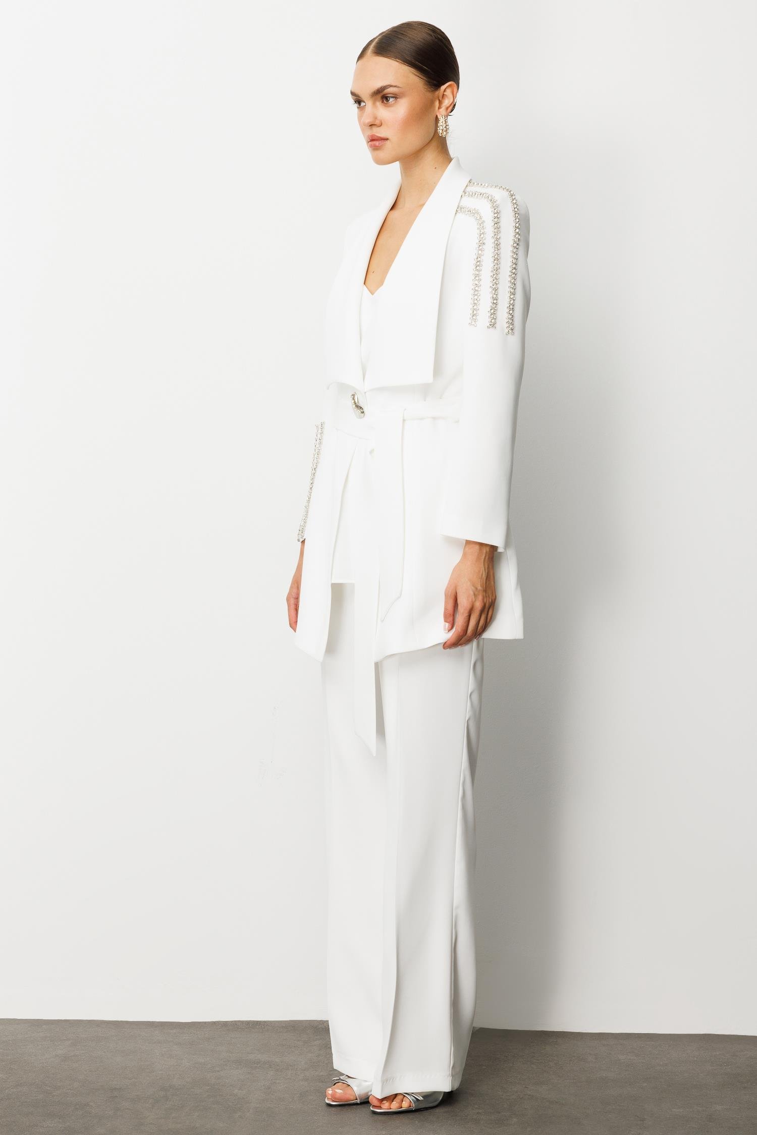 Modailgi  Omuz ve Kol Taş İşleme Detaylı Şal Yaka Kuşaklı Ceket - 45007 Ekru