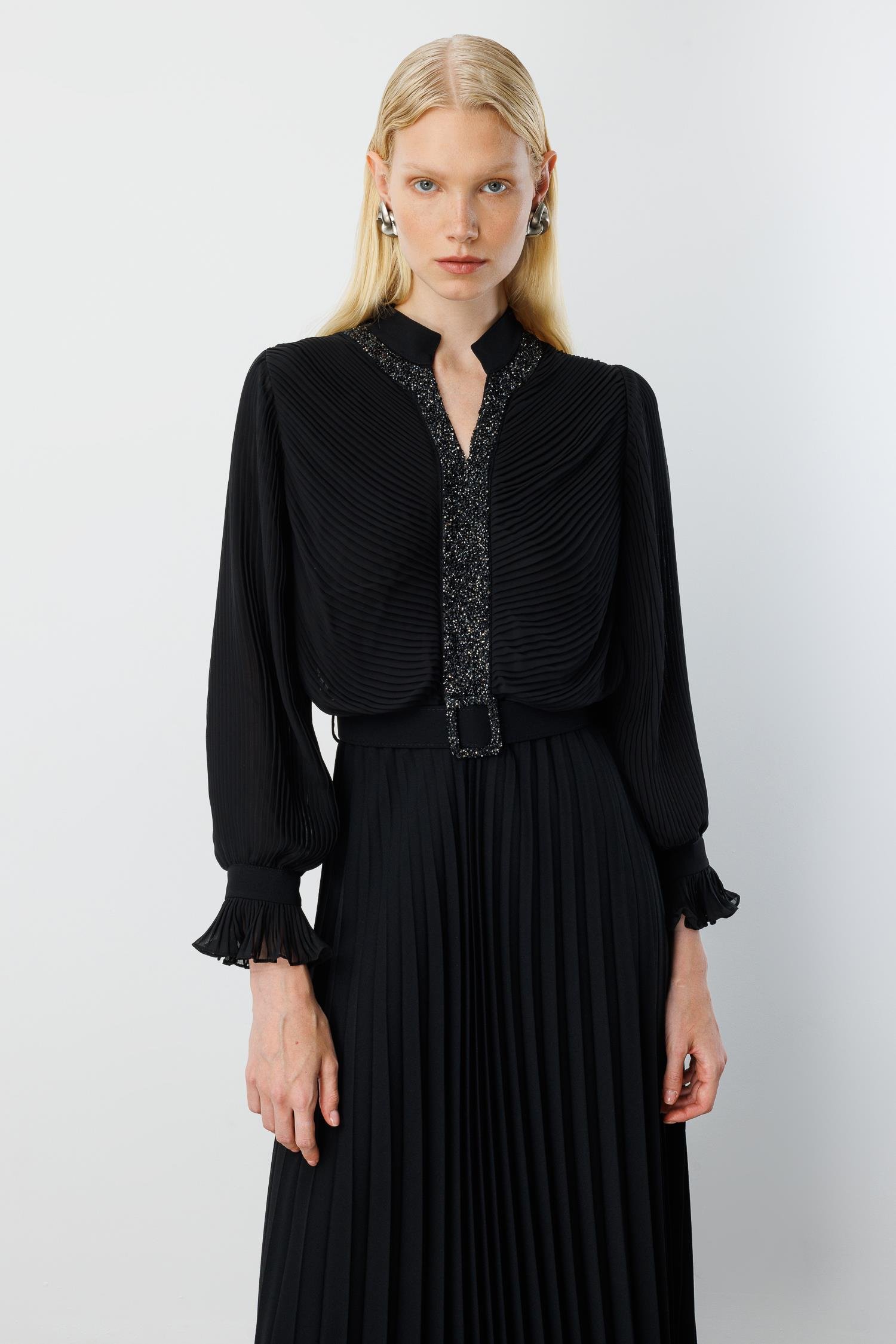 Modailgi  Ön Bedeni Taşlı Piliseli Elbise Siyah