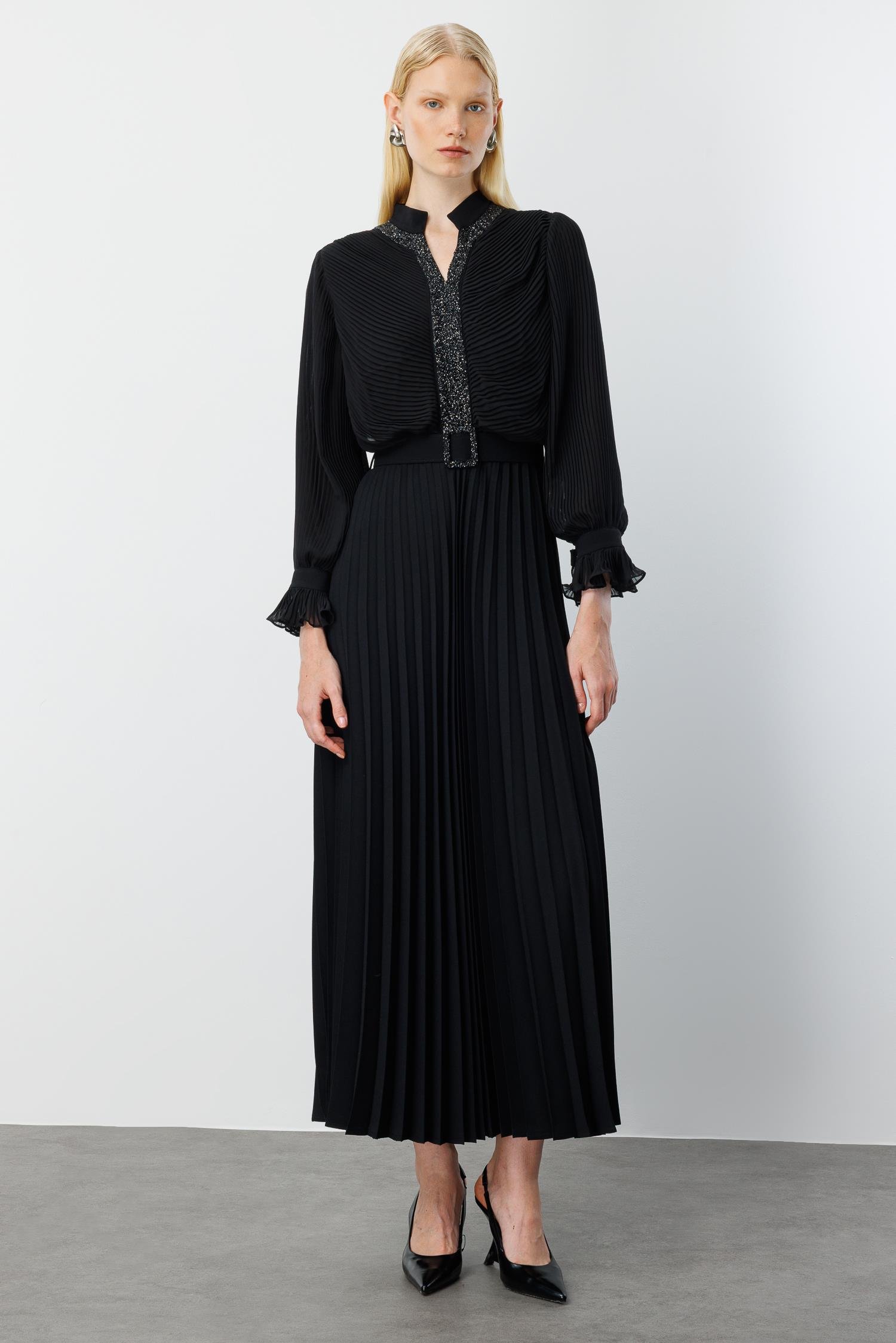 Modailgi  Ön Bedeni Taşlı Piliseli Elbise Siyah