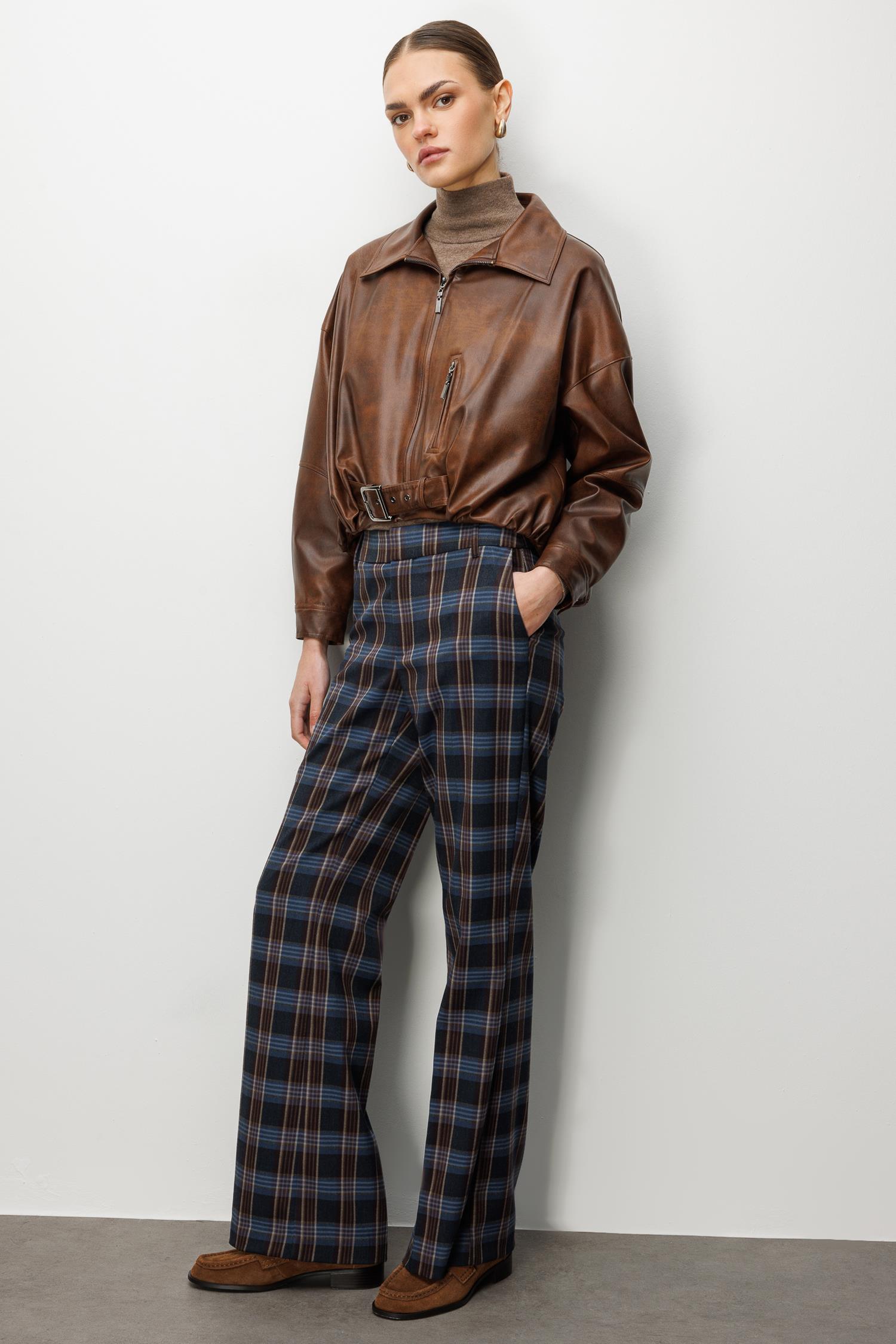 Modailgi  Önü Büzgü ve Kemer Detaylı Oversize Kısa Deri Mont Kahve