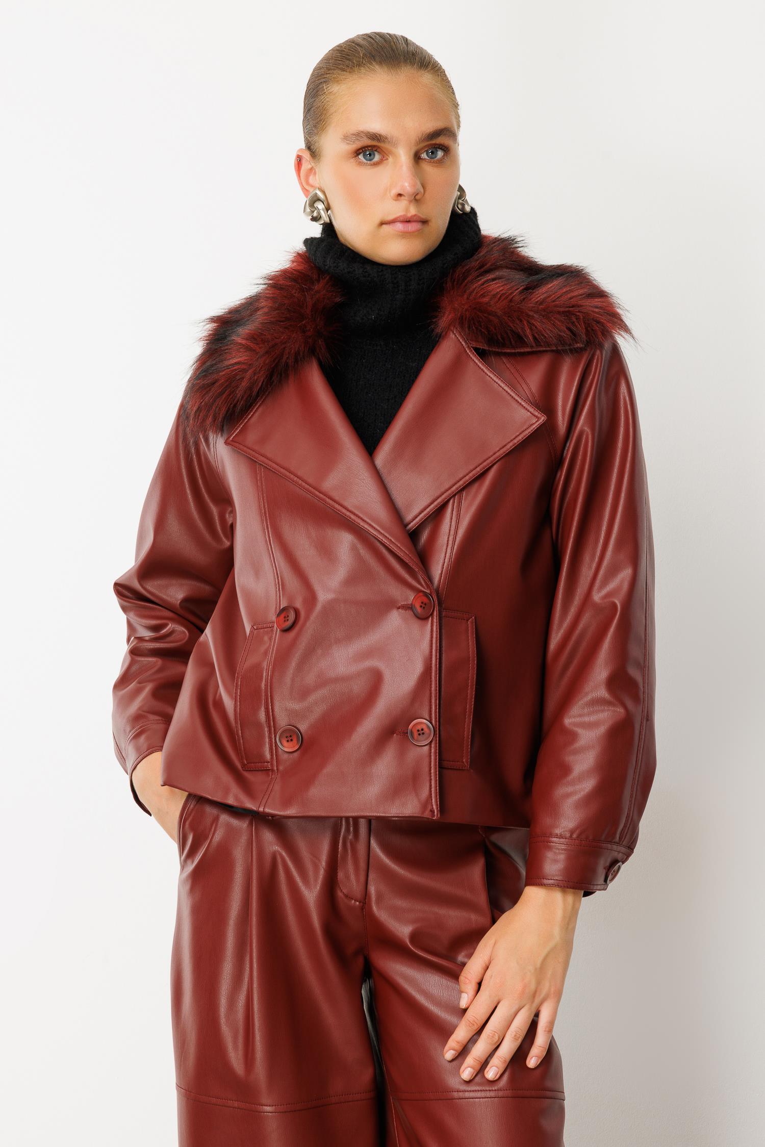 Modailgi  Reglan Kol Kruvaze Kapama Yakası Seyyar Kürk Aksesuarlı Kısa Deri Ceket Bordo