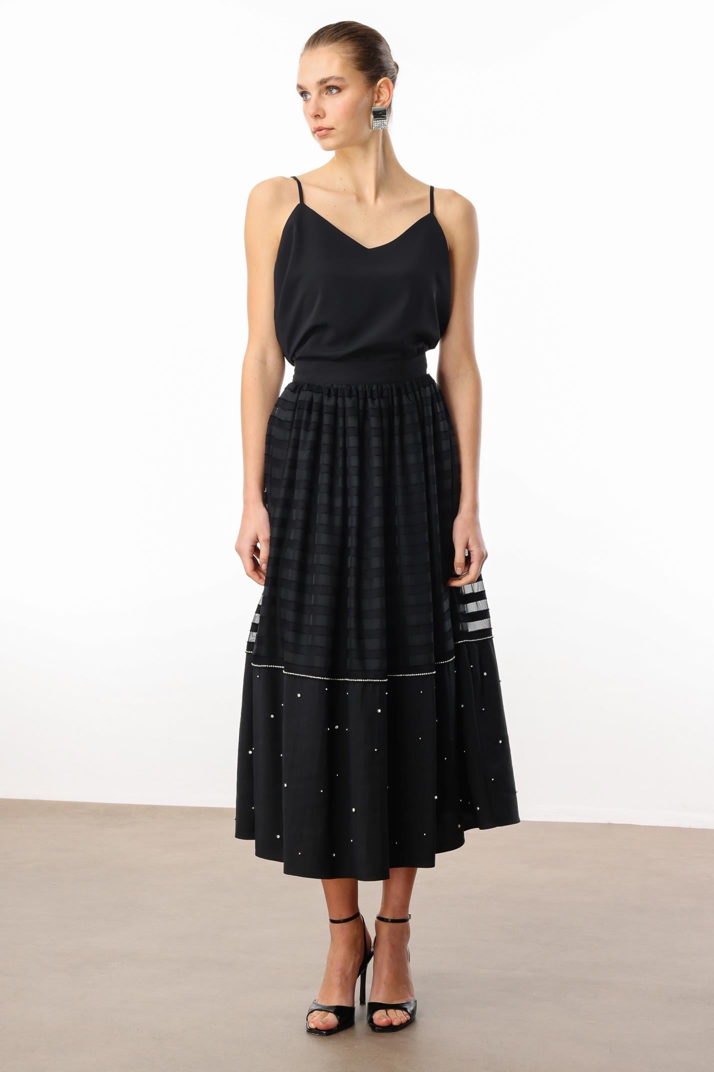 Modailgi  Şerit Aksesuarlı ve İşleme Detaylı Büzgülü Uzun Etek - 10170 Siyah