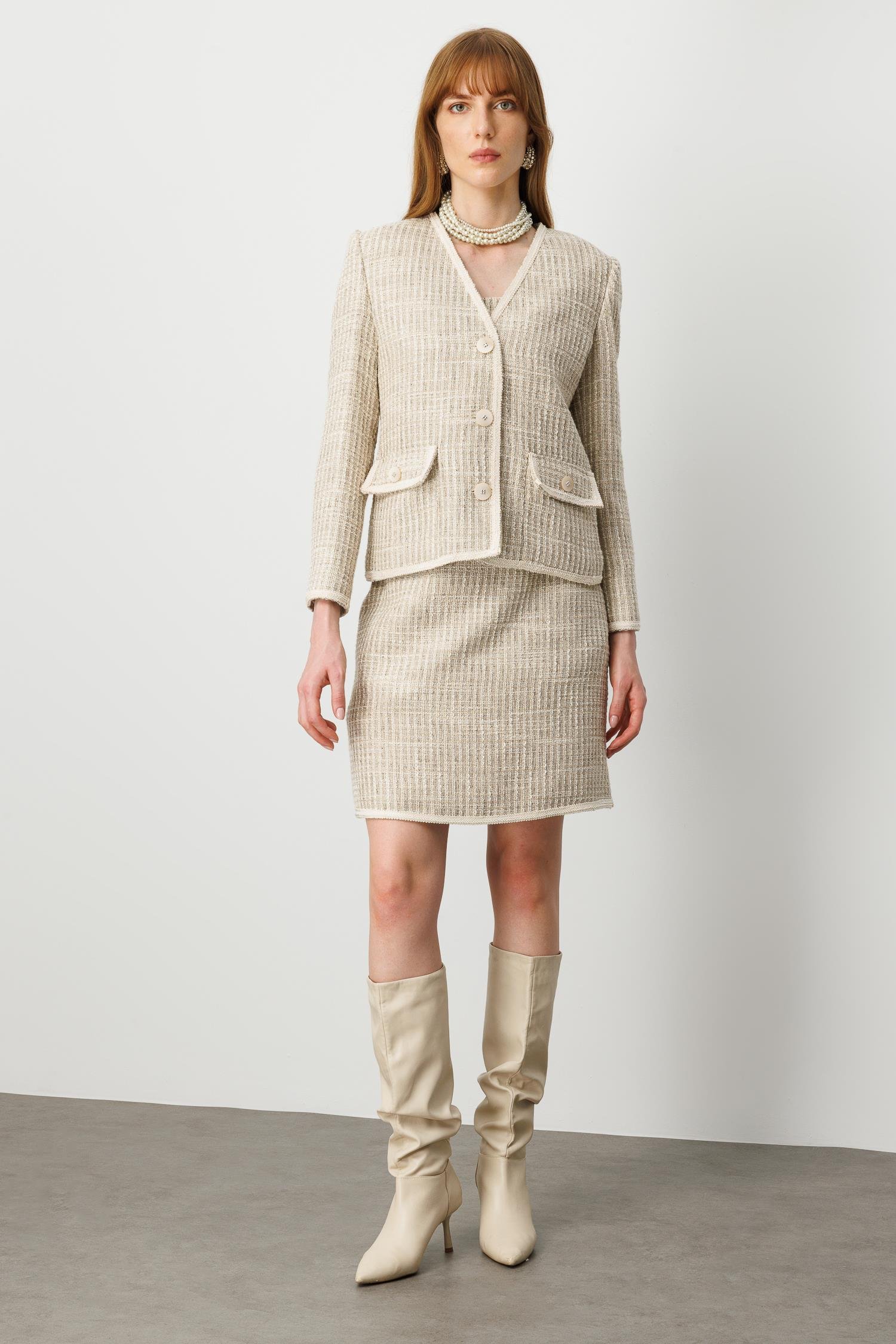 Modailgi  Sıfır Yaka Düğme Kapamalı Şerit Detaylı Astarlı Kısa Ceket Bej