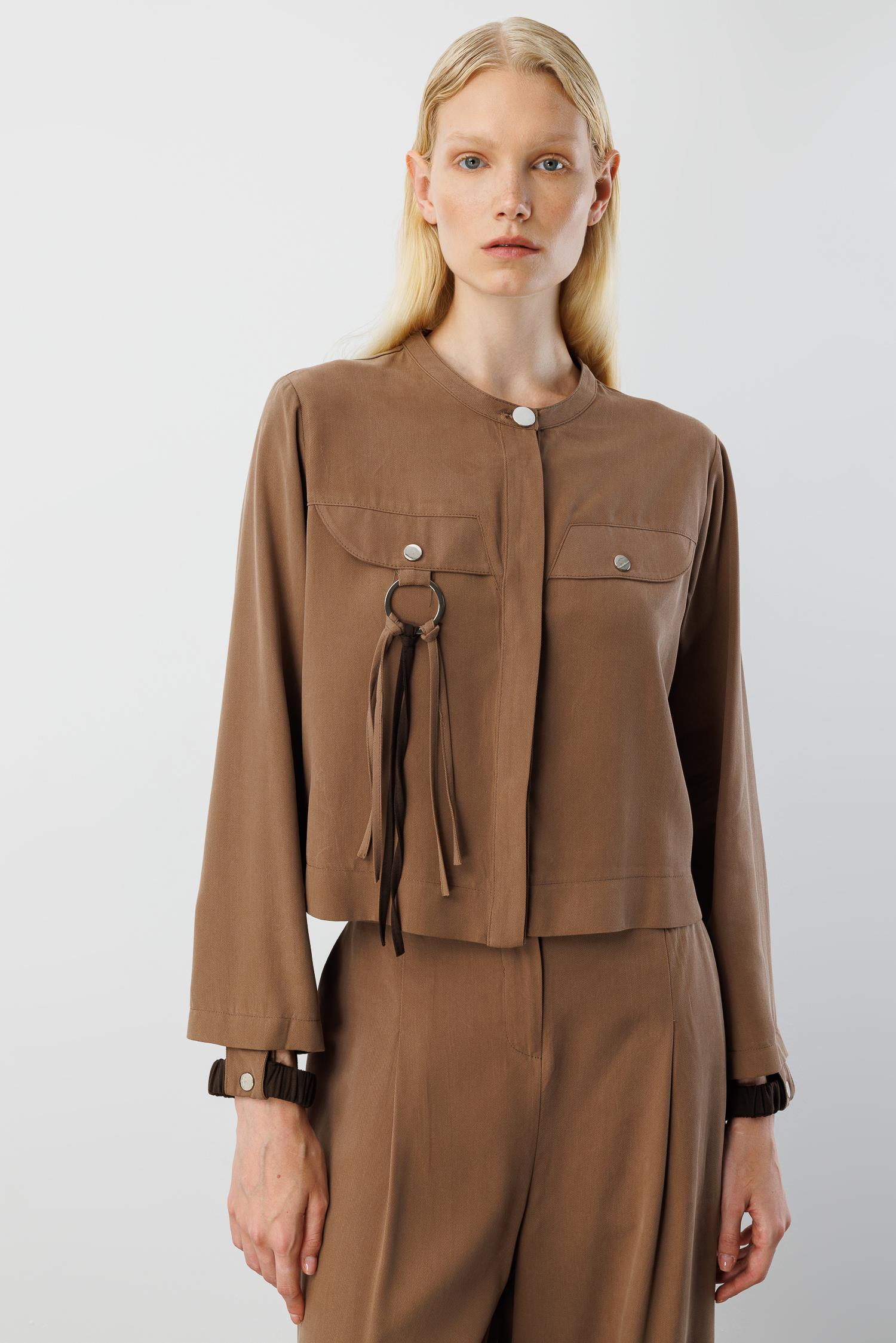 Modailgi  Sıfır Yaka Lastik Manşetli Cebi Metal Aksesuar ve Biye Detaylı Gömlek - 40043 Vizon