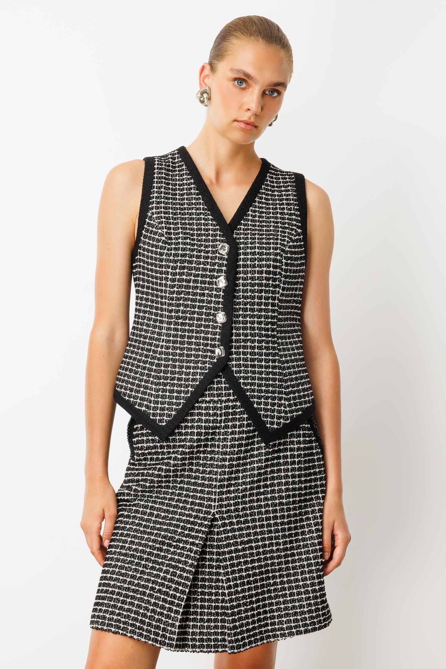 Modailgi  V Yaka Enküstre Detaylı Ön Beden Simetrik Kesim Kısa Tuvit Yelek Siyah