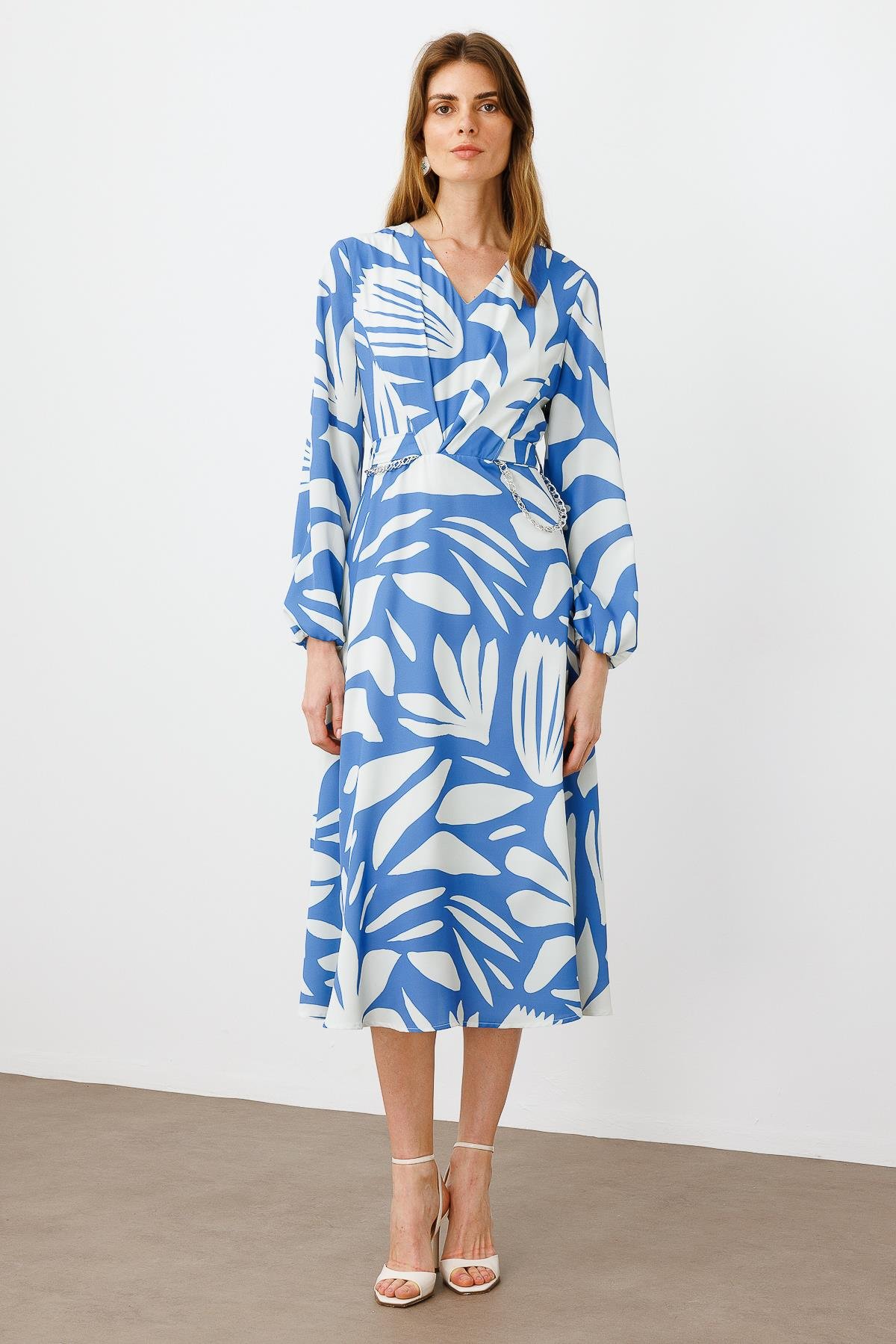 Modailgi  V Yakalı Uzun Kol Önden Pile ve Zincir Kuşak Detaylı Midi Boy Elbise İndigo