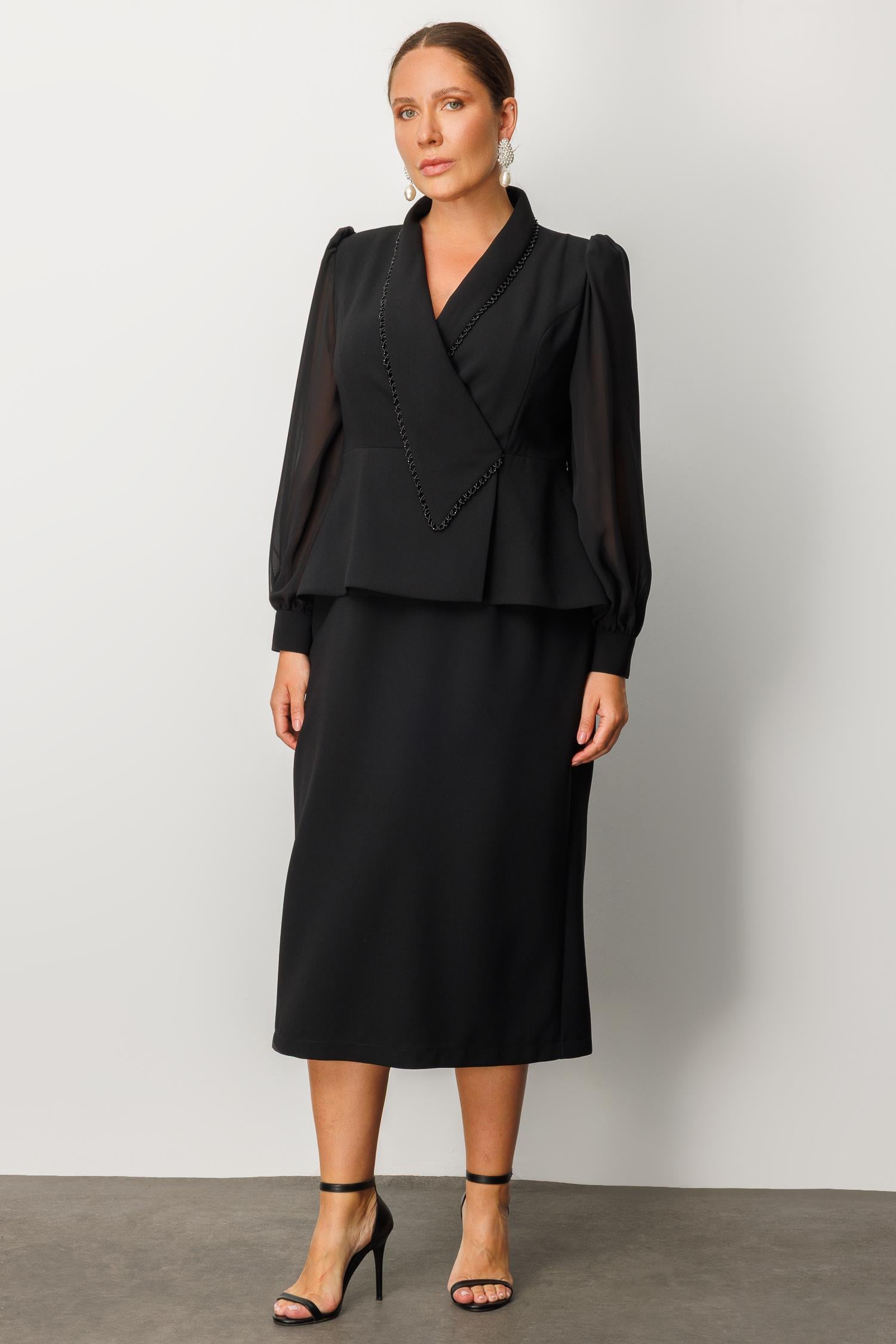 Modailgi  Yakası Aksesuar İşlemeli Kolları Şifon Kruvaze Elbise Siyah