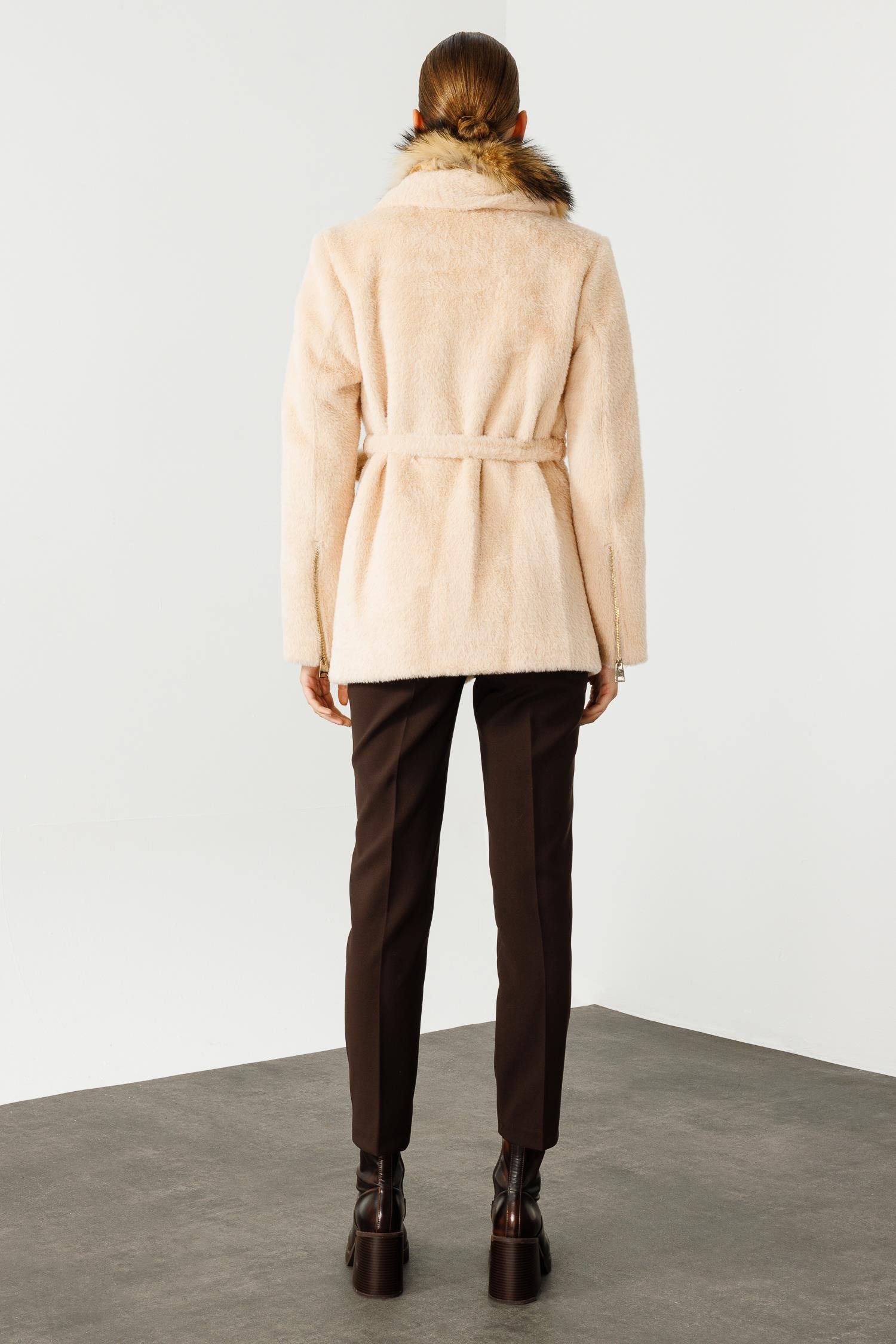 Modailgi  Yakası Kürklü Cep Kapaklı Peluş Kaban Camel