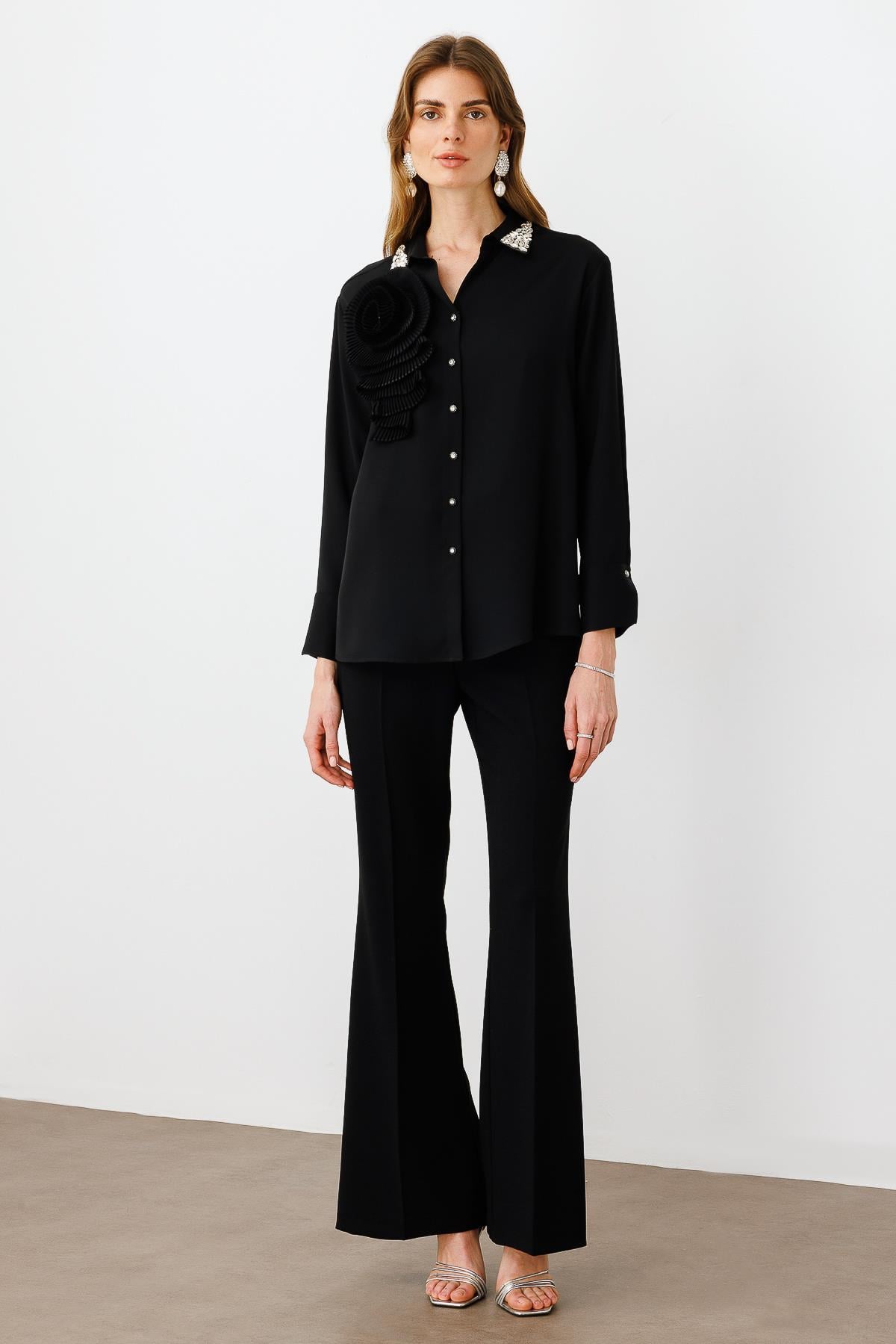 Modailgi  Yakası Taş Detaylı Pliseli Rahat Kesim Gömlek Siyah