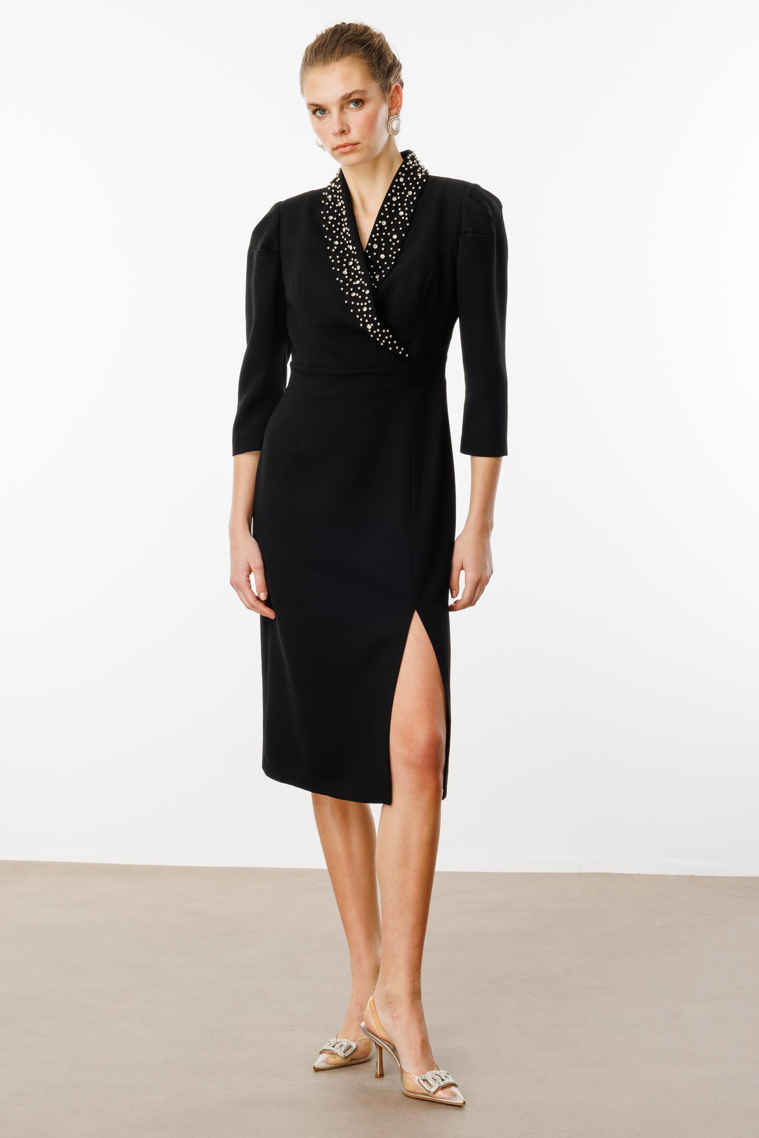 Modailgi  Yakası Taş İşlemeli Önden Yırtmaçlı Truvakar Kol Midiboy Elbise Siyah