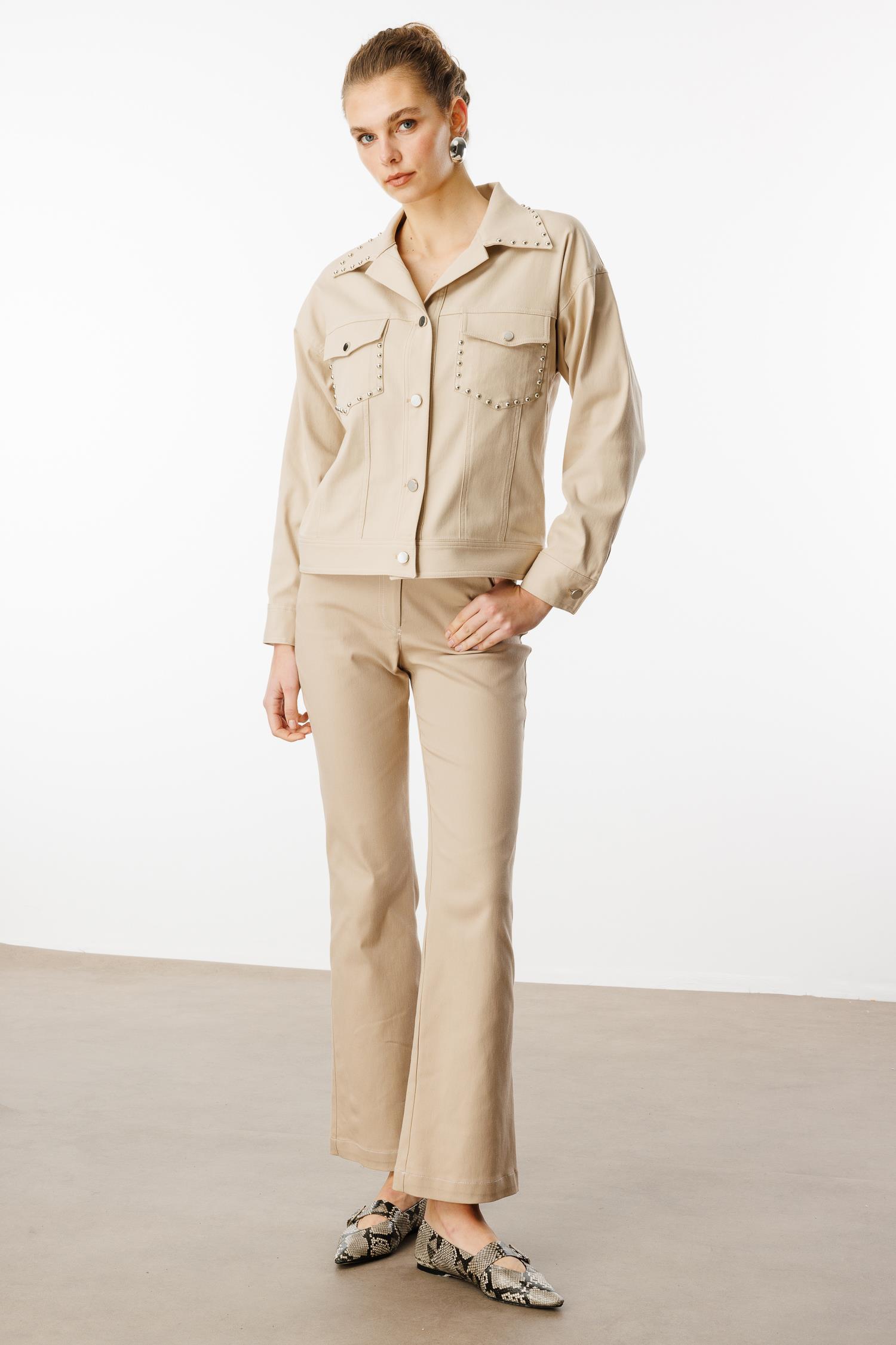 Modailgi  Yakası ve Cep Torbaları Zımba Detaylı Kısa Spor Ceket Taş