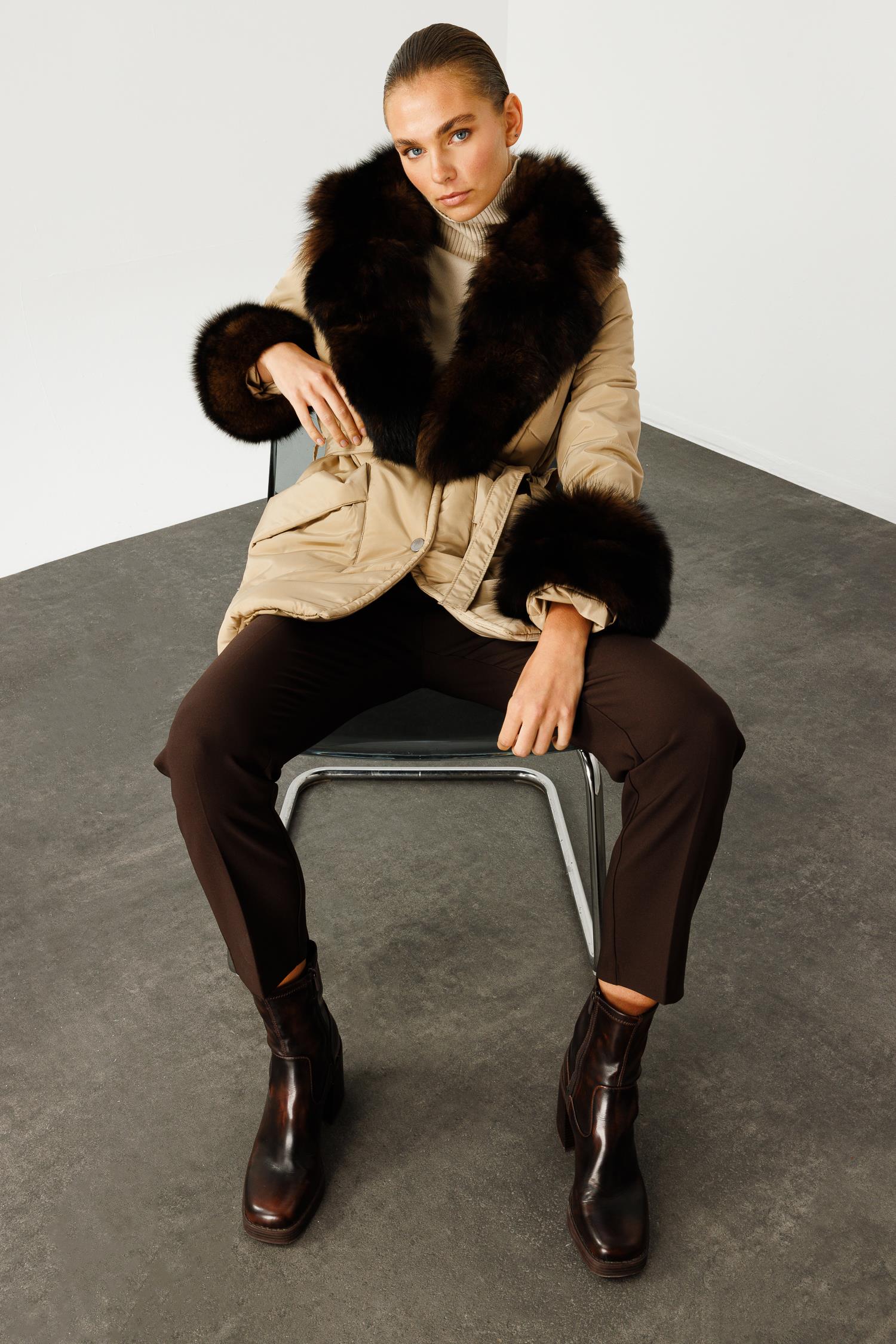 Modailgi  Yakası ve Kol Manşeti Kürklü Şişme Kaban Bej