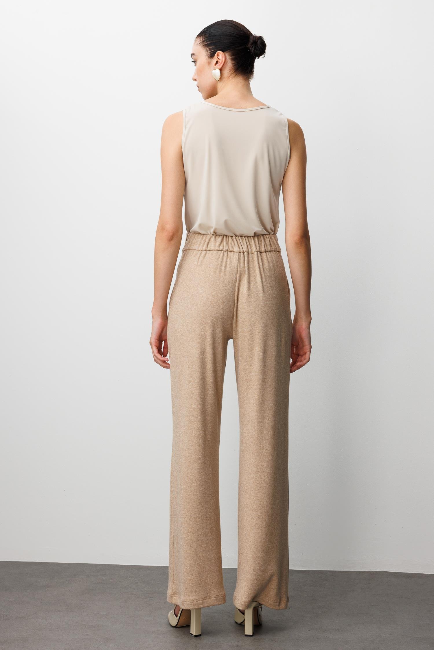 Modailgi  Yandan Cepli Arka Kemer Lastikli Önden Büzgülü Triko Plazzo Pantolon Vizon