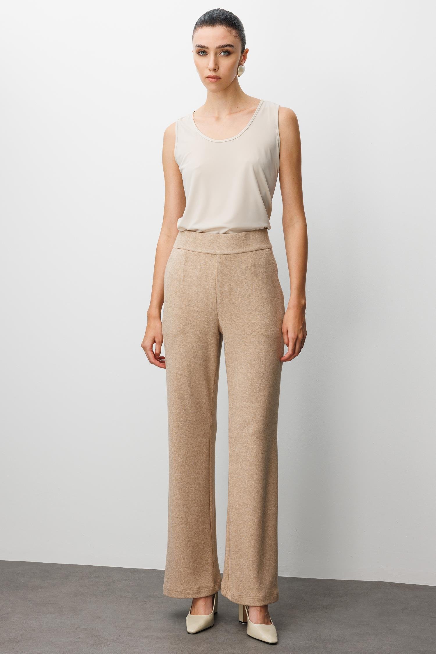 Modailgi  Yandan Cepli Arka Kemer Lastikli Önden Büzgülü Triko Plazzo Pantolon Vizon