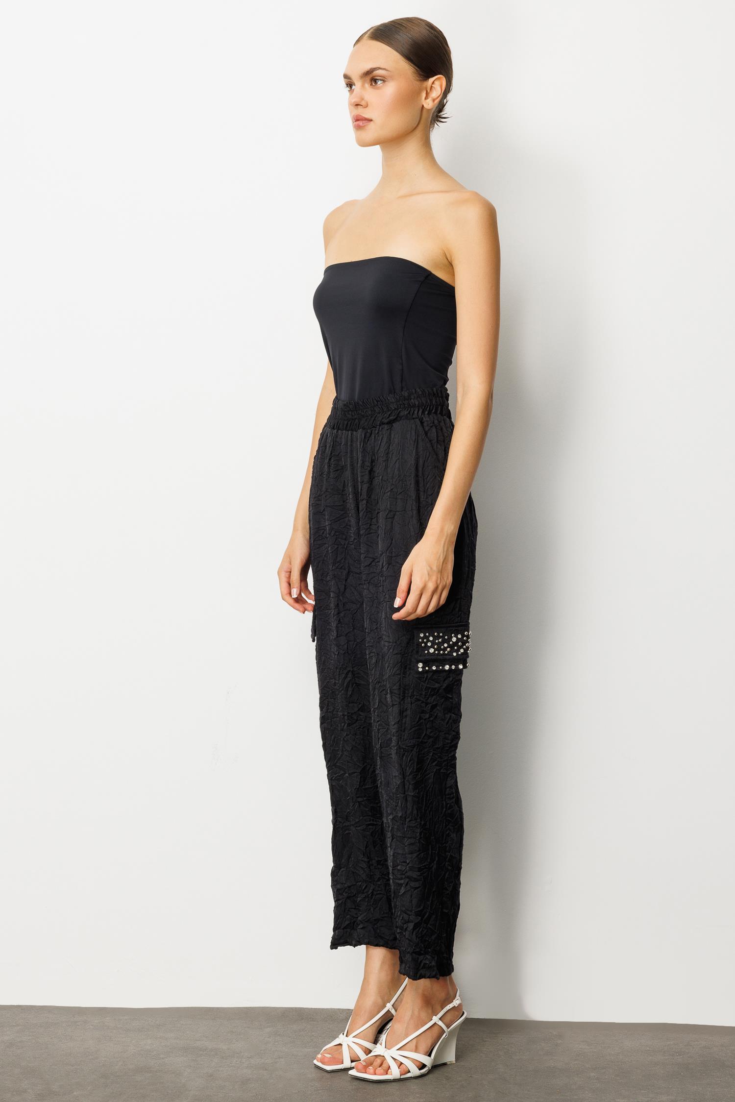 Modailgi  Yandan Cepli Cep Kapakları İnci Detaylı Beli Lastikli Pantolon - 10048 Siyah