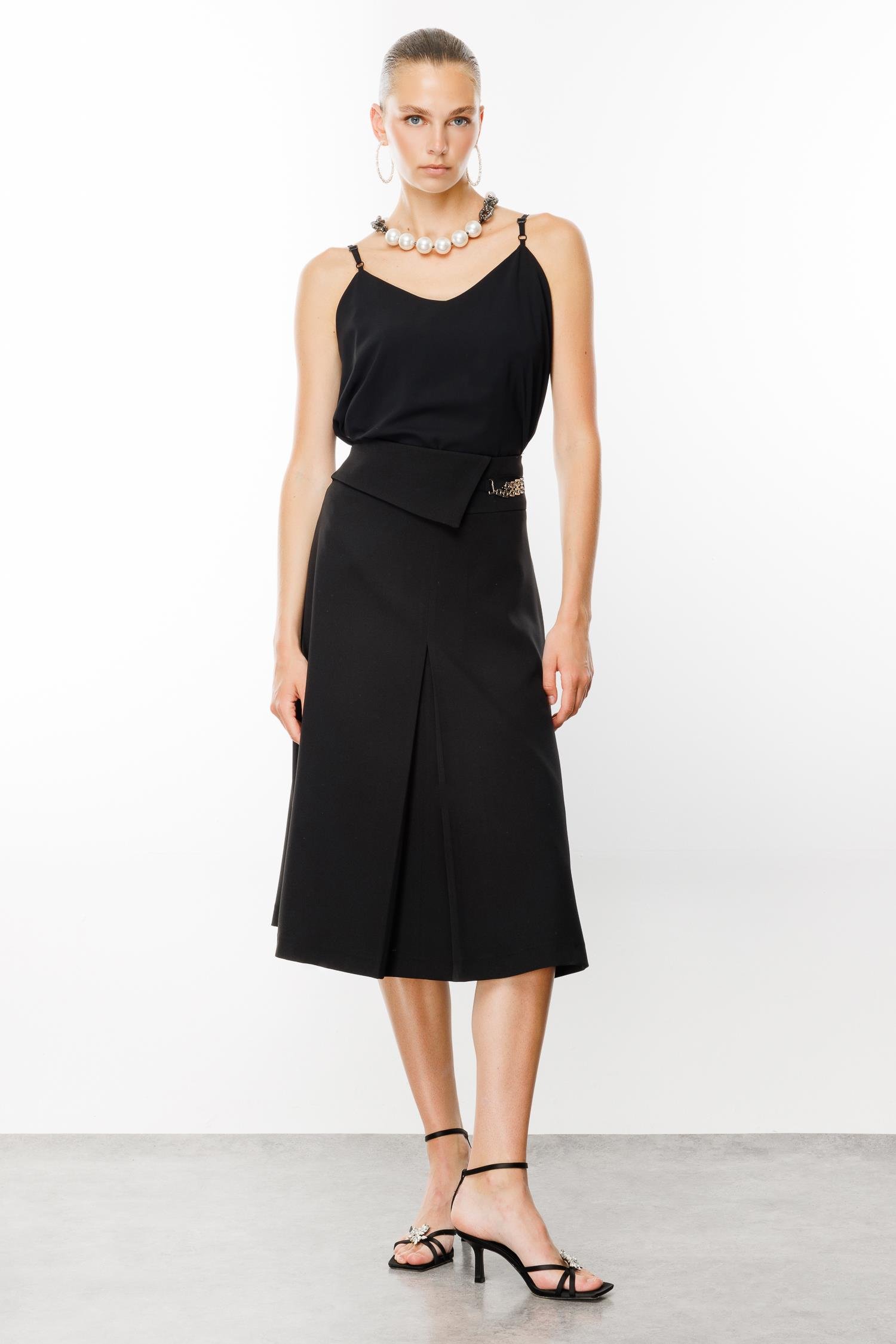 Modailgi  Yüksek Bel Kemeri Tokalı Midi Boy Pilikaşe Etek Siyah