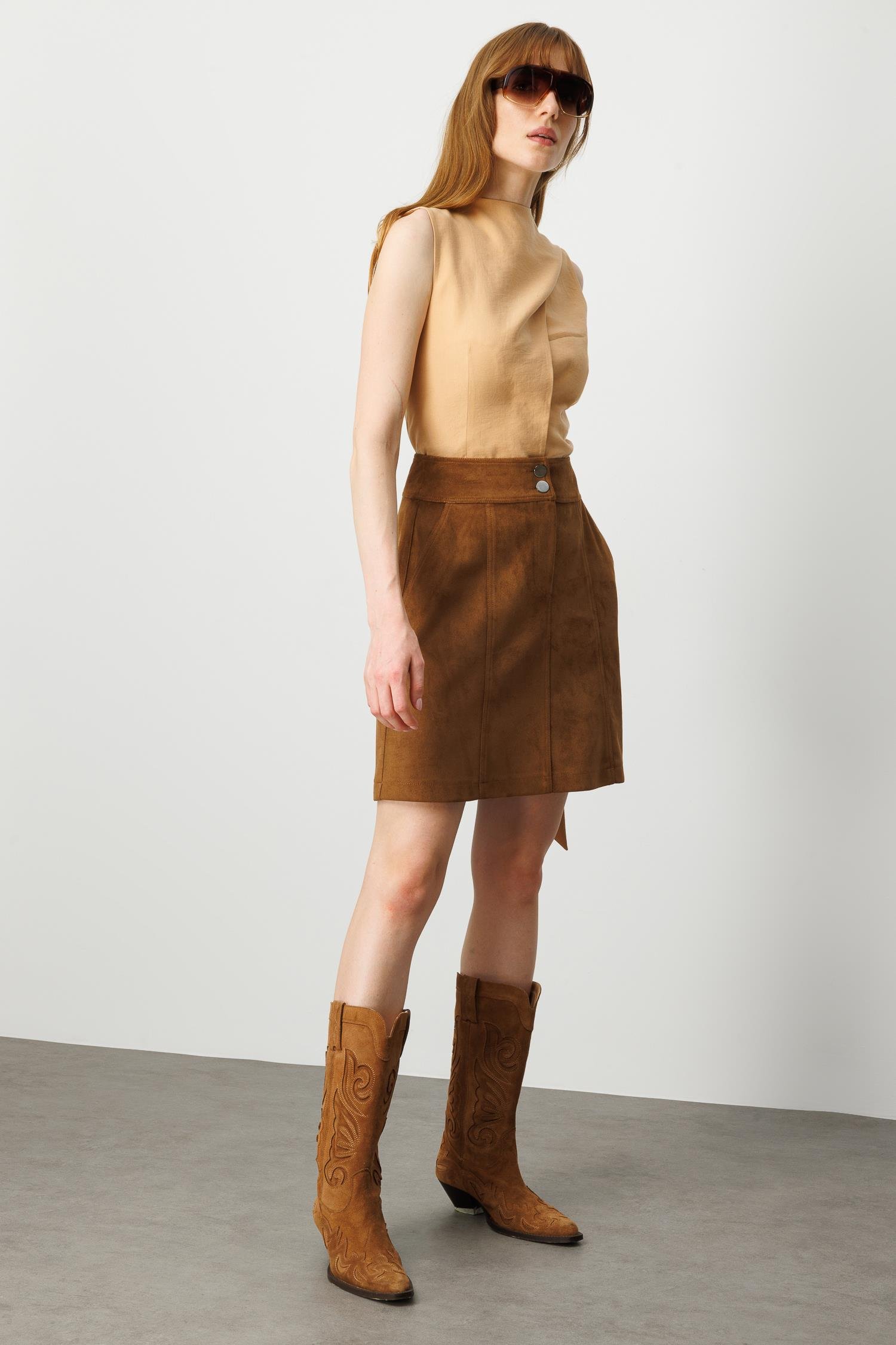 Modailgi  Yüksek Bel Yandan Cepli Spor Dikişli Kısa Çan Etek Taba