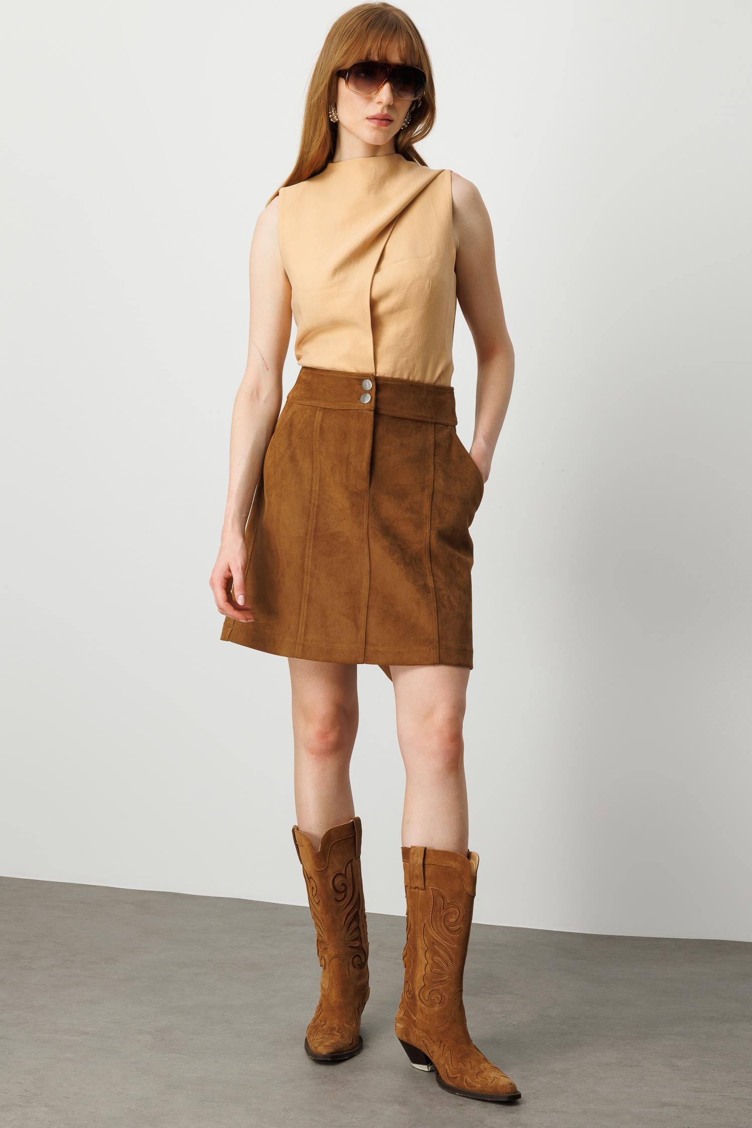 Modailgi  Yüksek Bel Yandan Cepli Spor Dikişli Kısa Çan Etek Taba