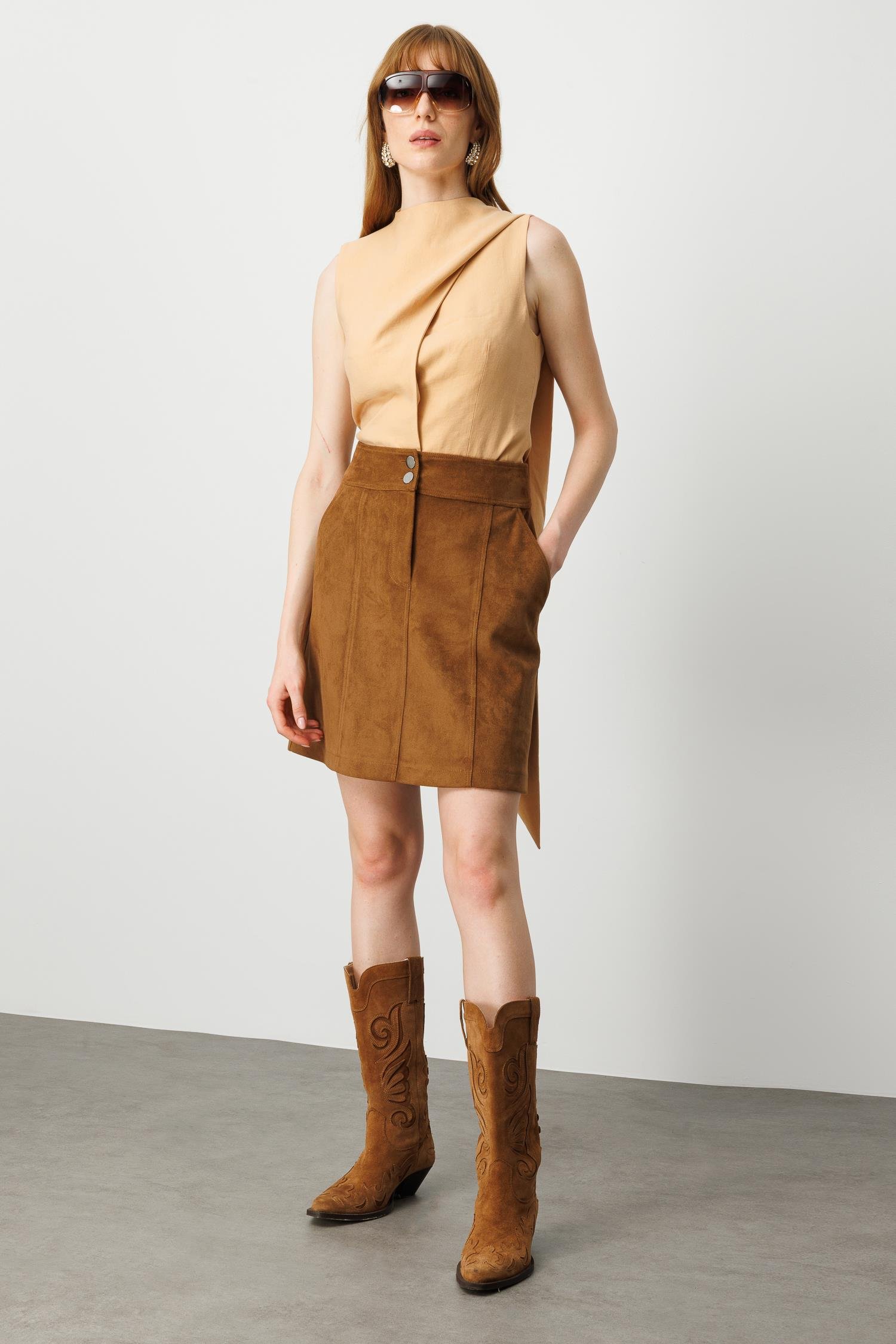 Modailgi  Yüksek Bel Yandan Cepli Spor Dikişli Kısa Çan Etek Taba