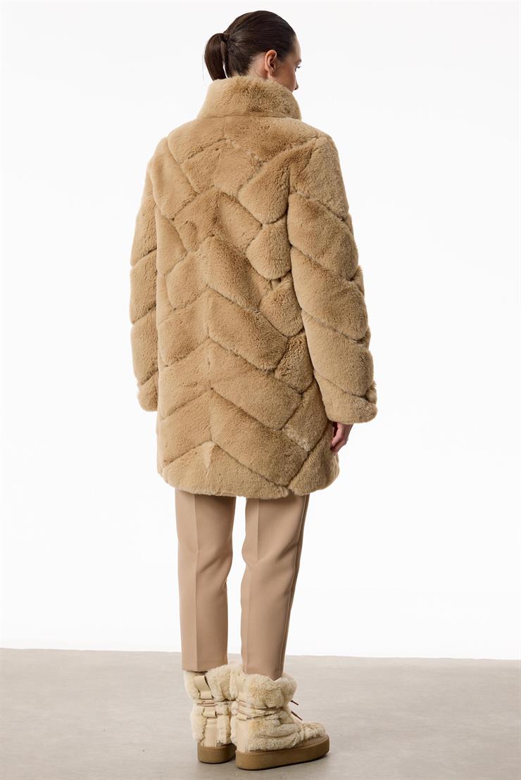 Deri Detaylı Verev Çizgili Kürk Kaban CAMEL